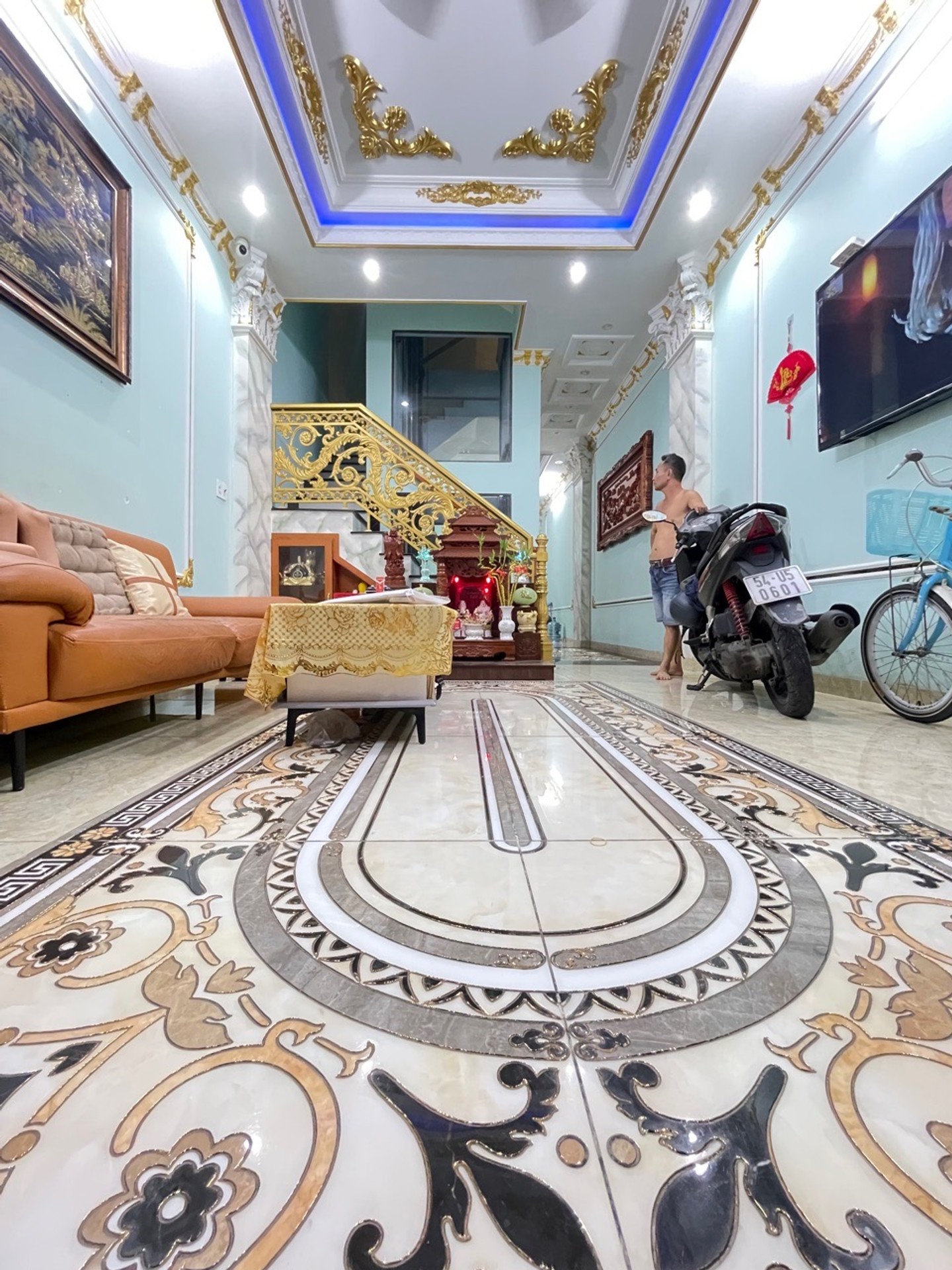 Nhà 4 tầng thang máy, gần chợ Phạm Văn Bạch - 72m² - 9 tỷ