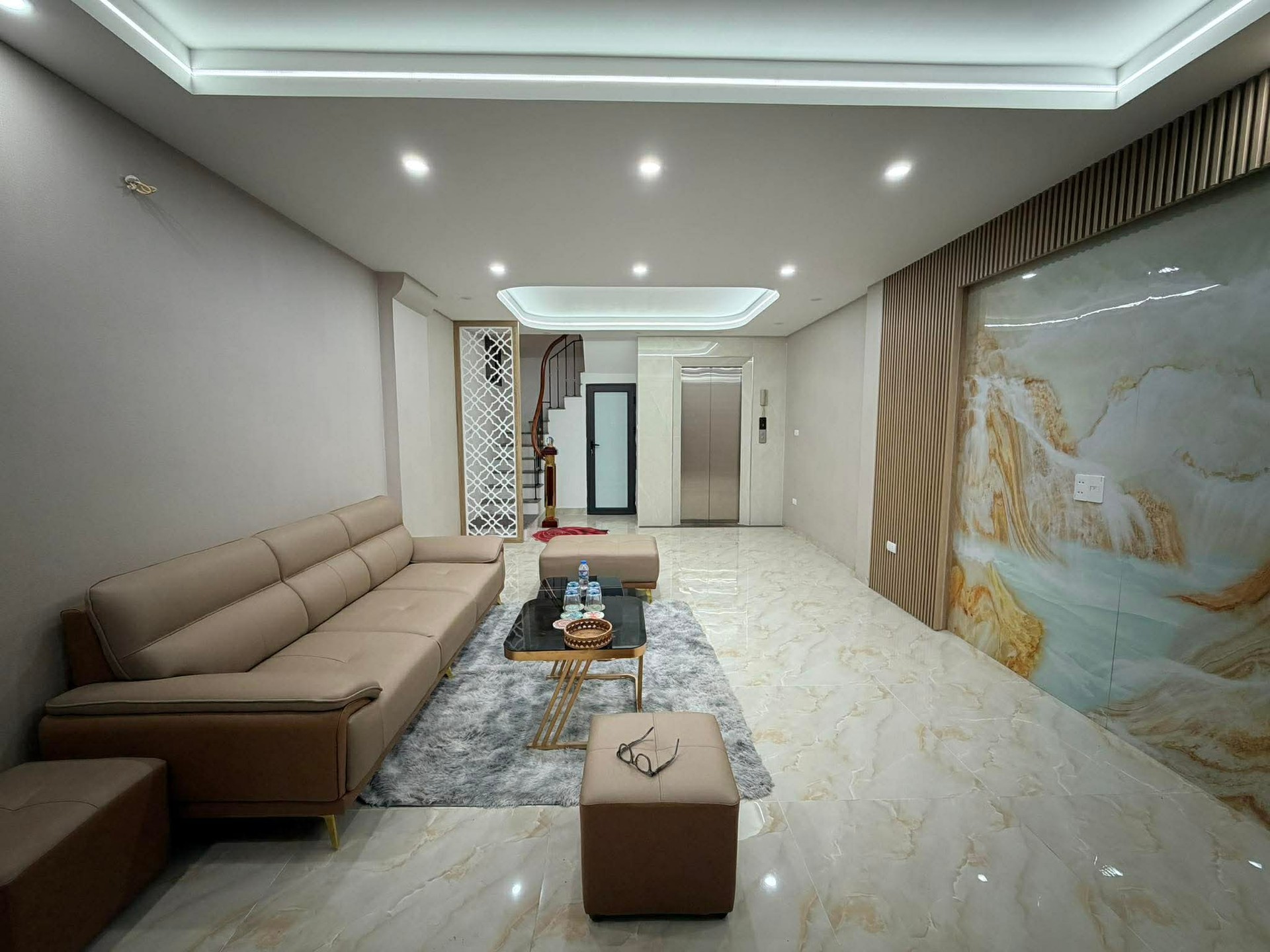 🏡 Siêu Phẩm Nhà 6 Tầng Mặt Phố Thái Hà - Chỉ 18 Tỷ!