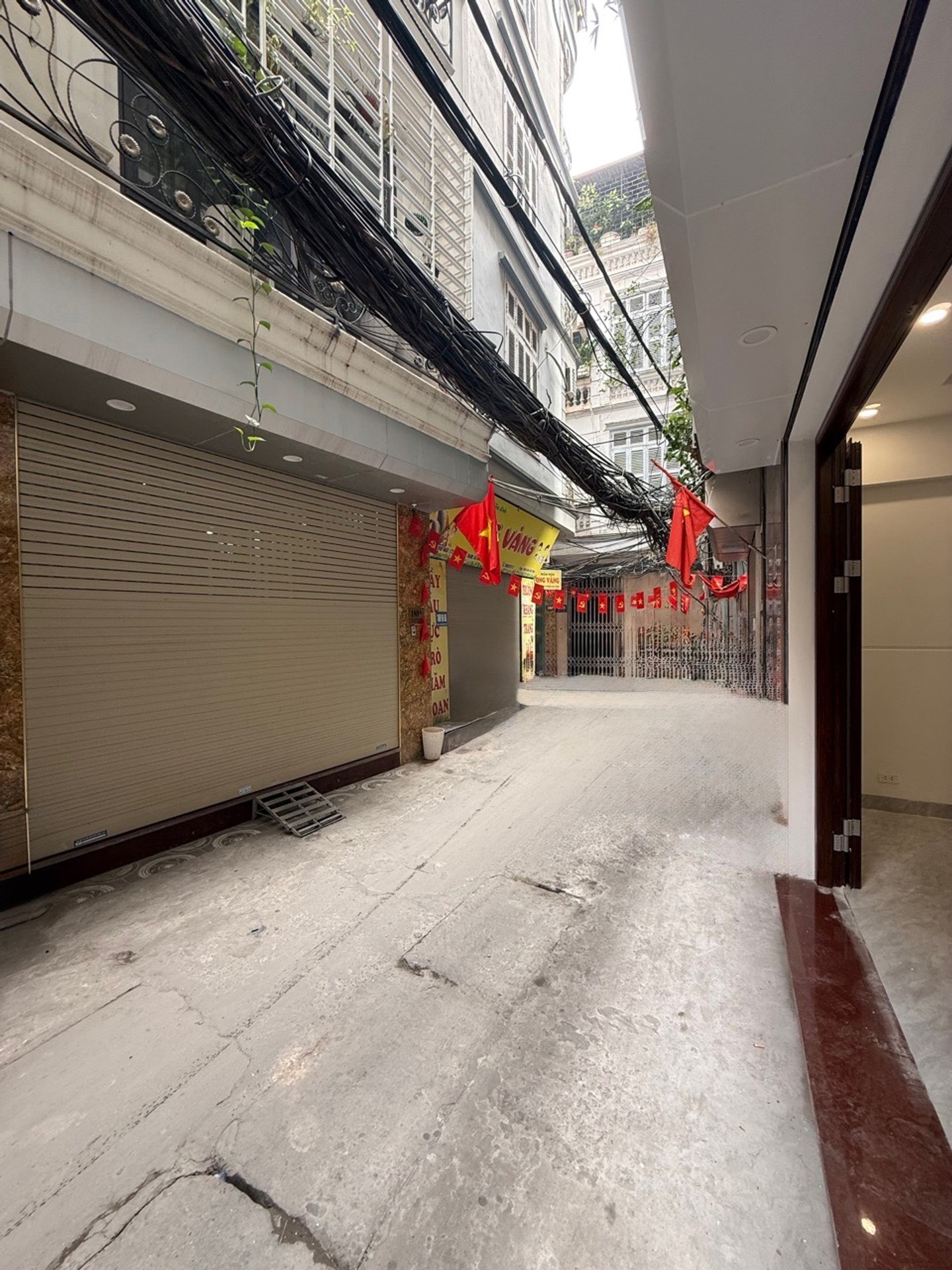 Bán nhà riêng 5 tầng lô góc tại Hoàng Hoa Thám, Ba Đình, diện tích 43m²/50m