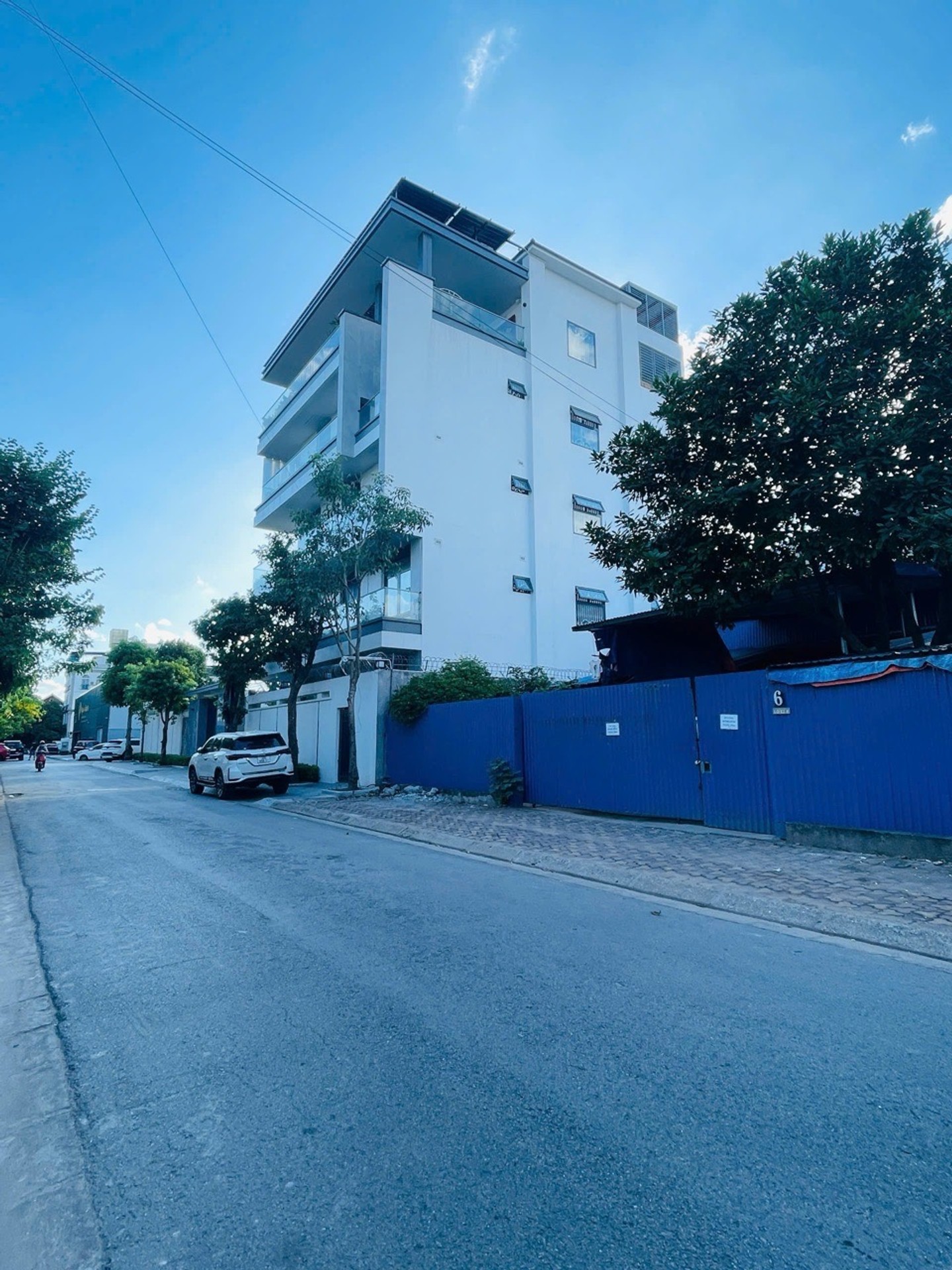 BÁN ĐẤT VIỆT HƯNG 332,8M2- MT 20m- VỈA HÈ, Ô TÔ TRÁNH - 68.8 Tỷ