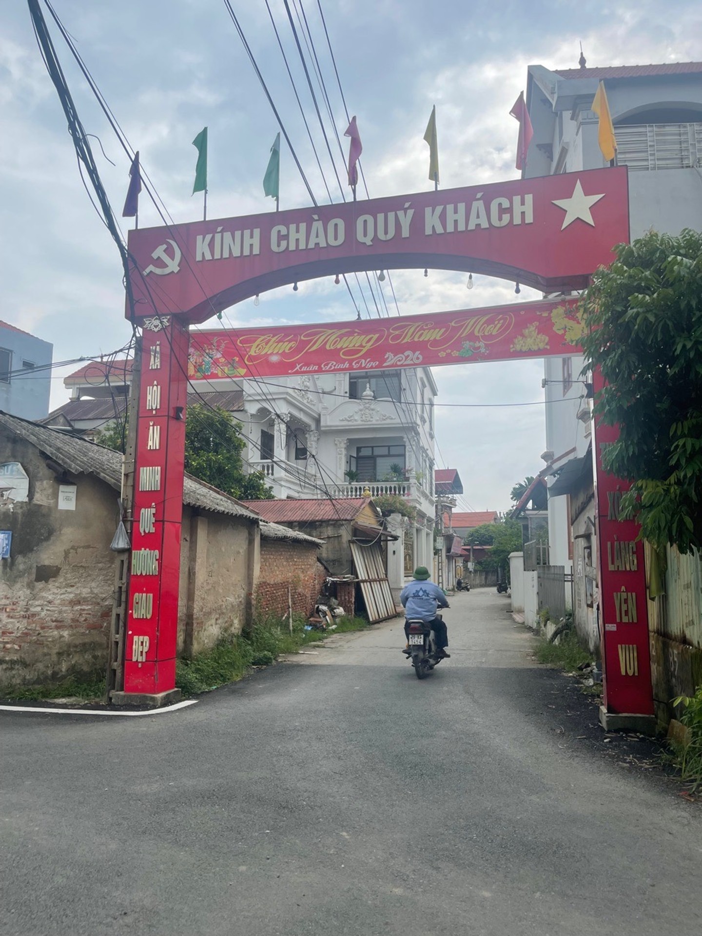 Nhà trong ngõ, ngách, hẻm - 147m² - Lạc Đạo, Hưng Yên - 5.7 tỷ