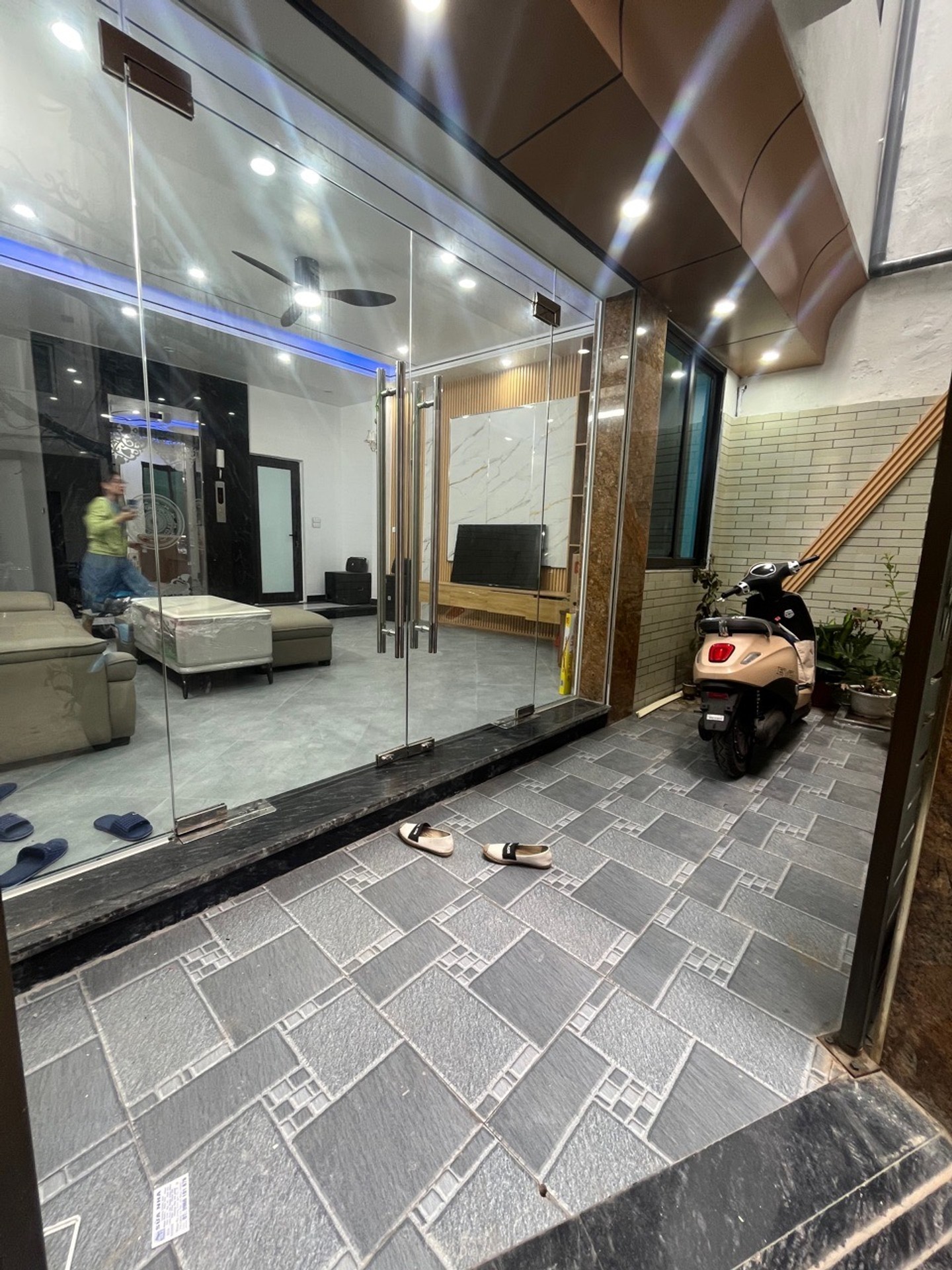 🏡 Nhà 7 Tầng Sang Trọng Ngõ Văn Hương - Đẹp Như Mơ! 🌟