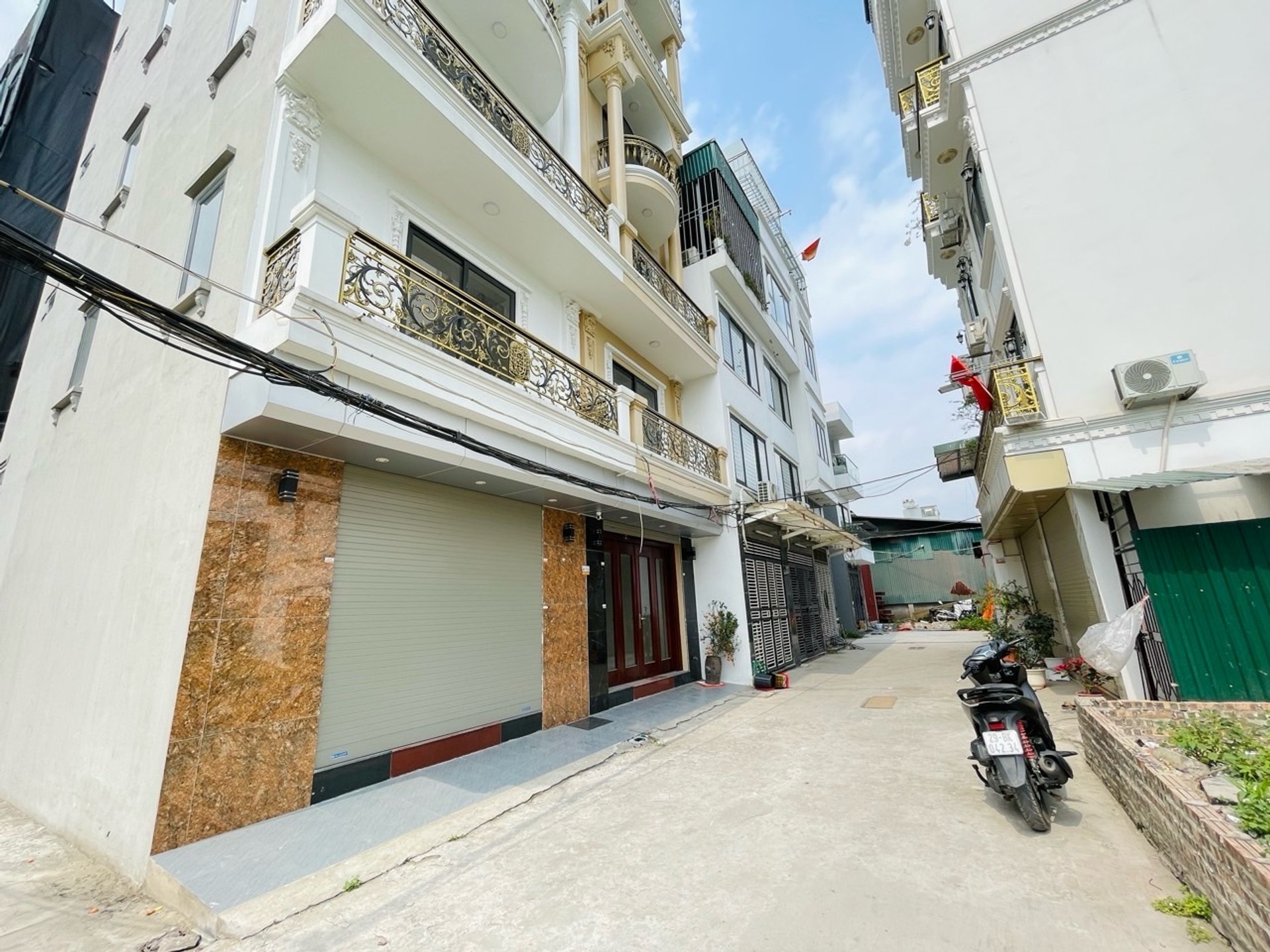 Nhà trong ngõ, ngách, hẻm - 42m² - Long Biên, Hà Nội - 11.5 tỷ
