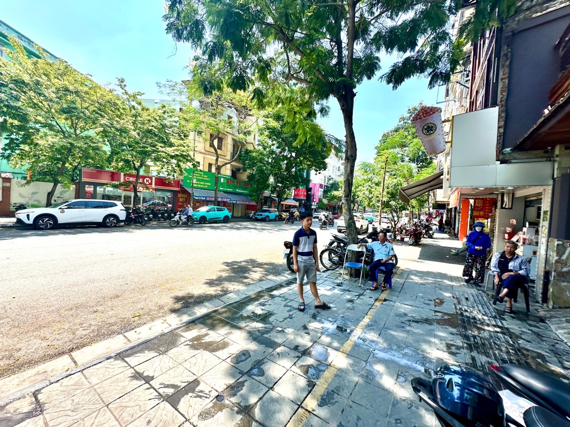 Đầu Tư Hốt Duyên - Nhà Mặt Phố Bạch Mai, 6 Tầng, 205m²!