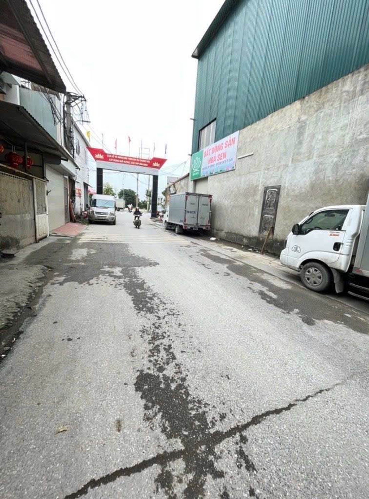 SIÊU HIẾM-PHÂN KHÚC ĐẸP-Ô TÔ-VÀI BƯỚC CHÂN RA MẶT PHỐ Ỷ LAN