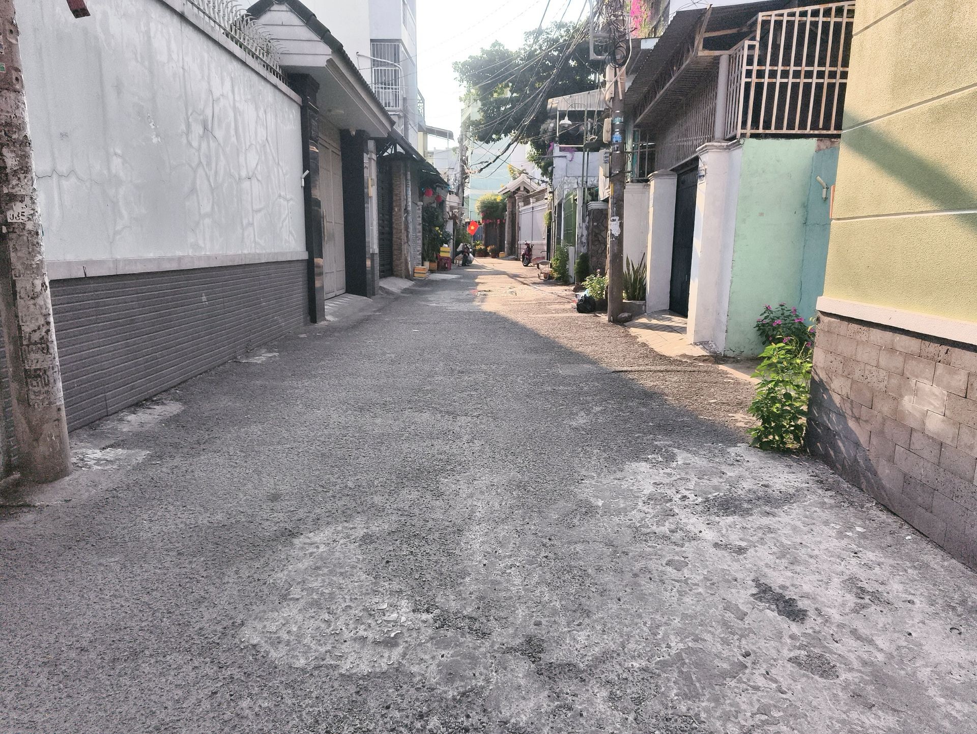 Nhà Cấp 4 Lửng Hiếm Có Gần Đại Học Công Thương - Hẻm Xe Hơi Thông, Sát Mặt Tiền Đường