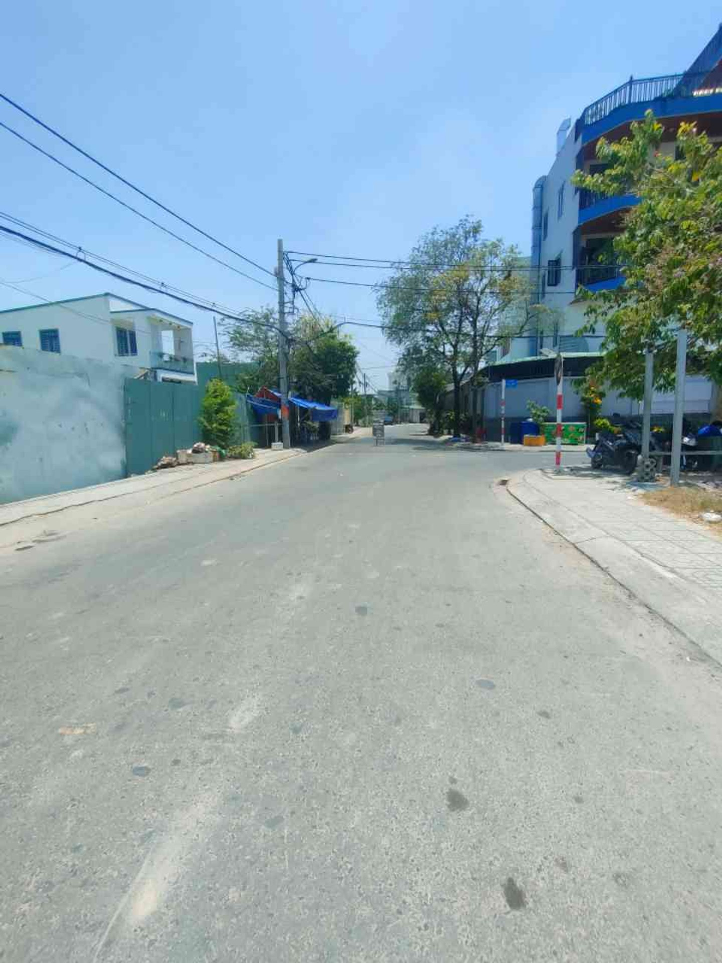 Bán đất 1400m2 tặng căn nhà 3 tầng, ngang 34m vuông đẹp, gần Tô Ký chỉ 38 tỷ TL