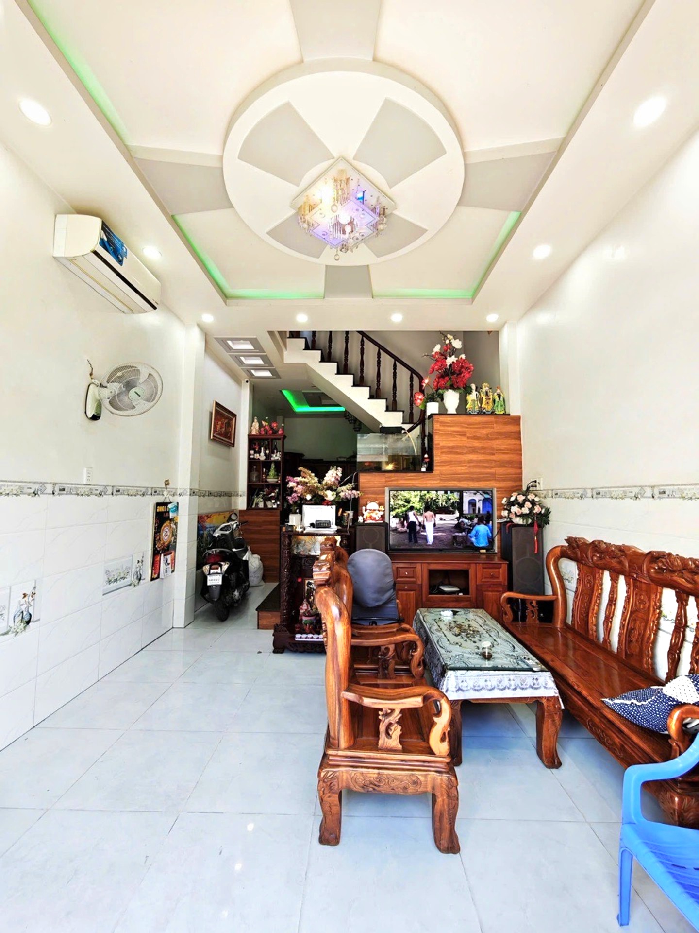 BÁ.N NHÀ ĐẸP SÁT LÊ VĂN QUỚI - NGÃ TƯ 4 XÃ - Ở NGAY - DTSD 180M2 - NHỈNH 5$ MINI