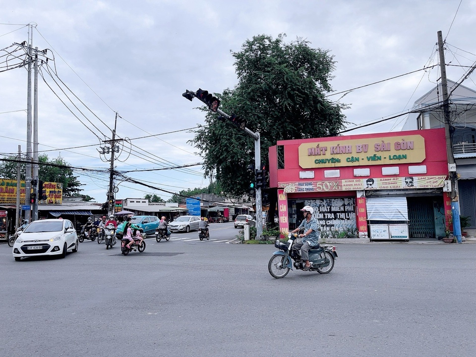 Nhà mặt phố ba mặt tiền diện tích rộng tại Phước Thạnh, Củ Chi