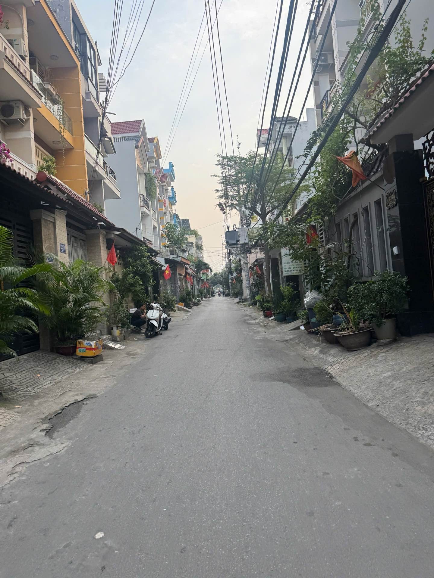 BÁN NHÀ ĐẸP SÁT HUƠ.G LỘ 2 - COOPMAR.T - ĐƯỜNG XE TẢI - 6PN - ( 8X18M ) - NHỈNH 10$