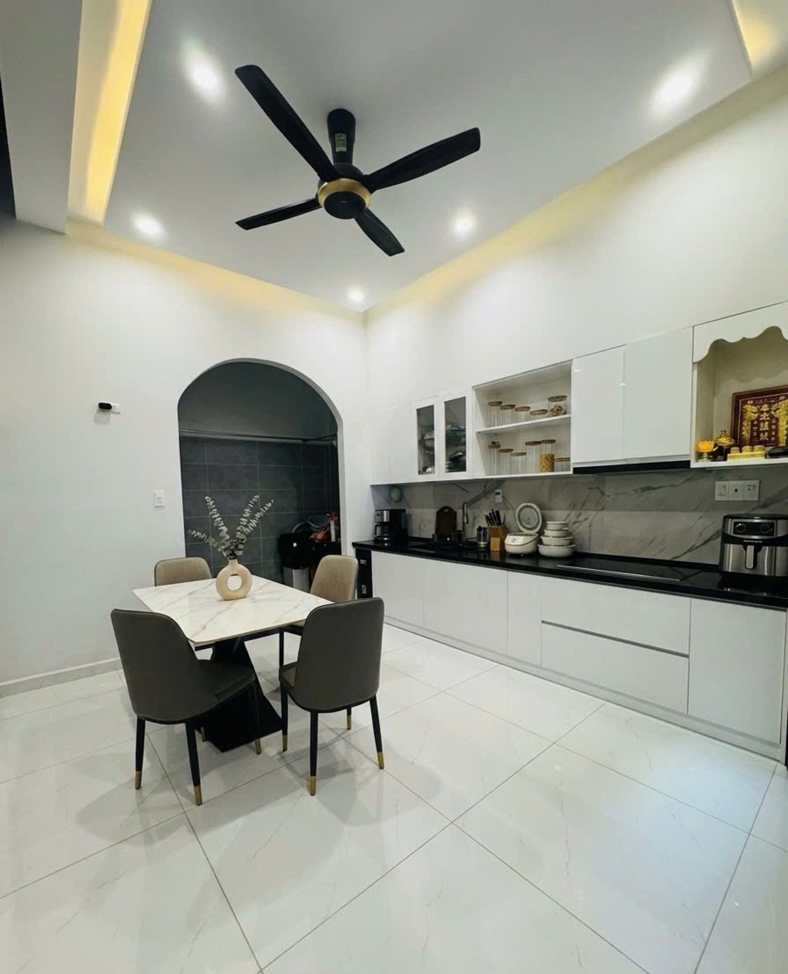 XE HƠI NGỦ TRONG NHÀ, TẶNG FULL NỘI THẤT ĐẸP - 4Tầng-Ngang 5m-Dưới 4.95 đồng- BÌNH TÂN
