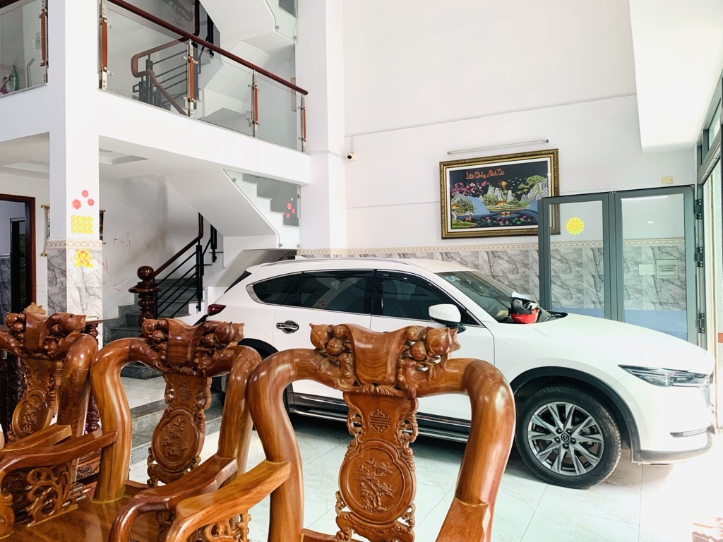 BÁN NHÀ ĐẸP SÁT HUƠ.G LỘ 2 - COOP MAR.T - 10PN - 2 ÔTÔ VÀO NGỦ - ( 8X18M ) NHỈNH 1X.9$