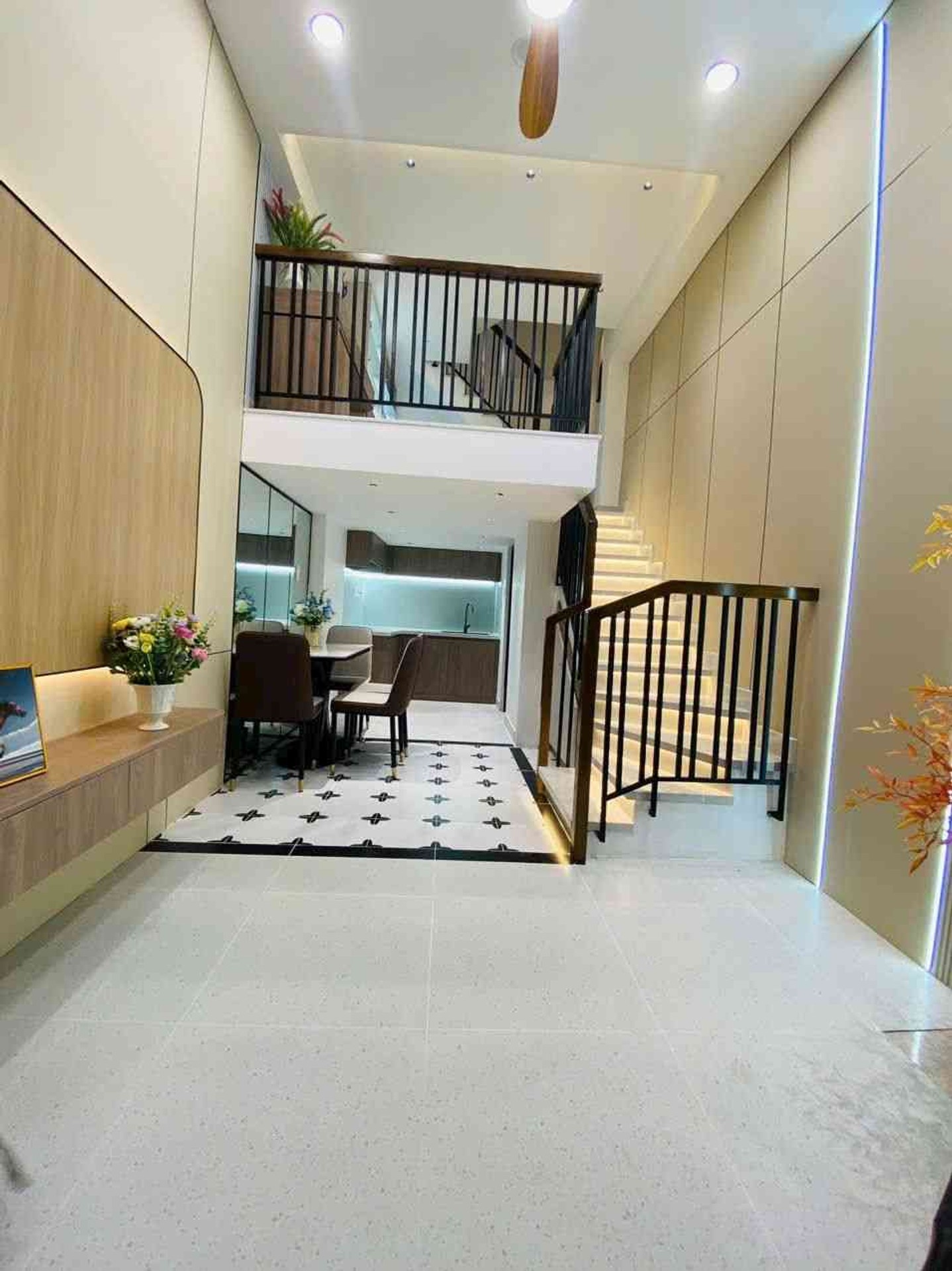 GẦN CHỢ TÂN BÌNH, NHÀ MỚI ĐẸP TẶNG FULL NỘI THẤT - 3Tầng-Ngang 3m-Dưới 4.18 đồng- Lý Thường Kiệt