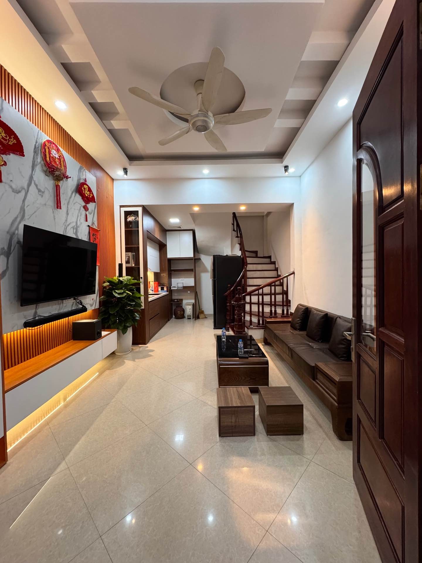 Bán nhà riêng 31m² tại Thanh Nhàn, Hai Bà Trưng – Ô tô đỗ cổng, nội thất đầy đủ, giá 9.9 tỷ VNĐ