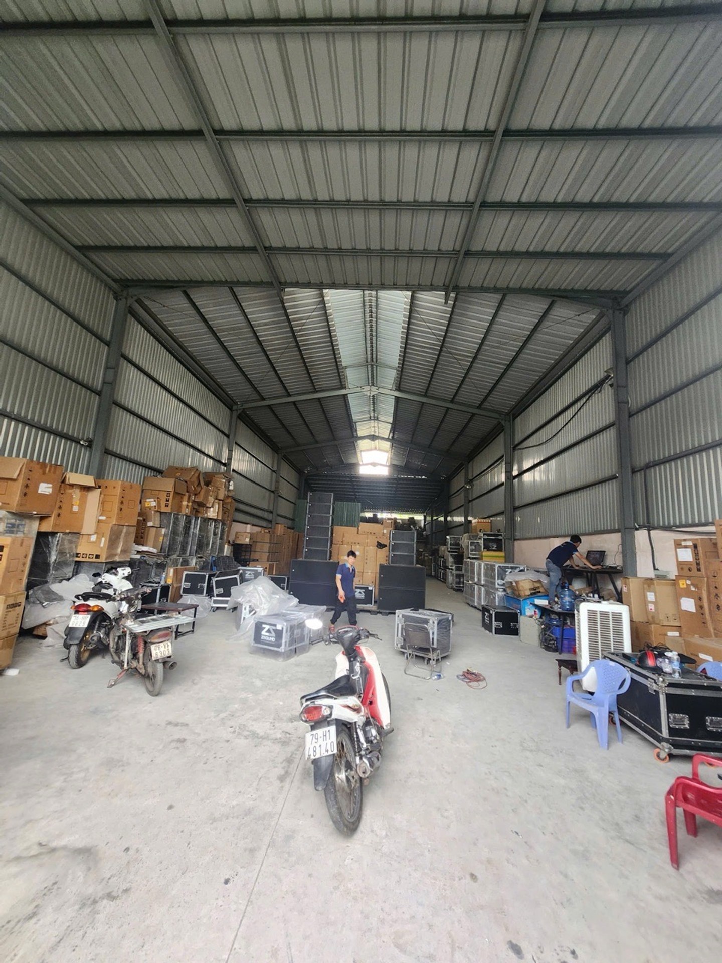 Cơ Hội Vàng: Bán Gấp Nhà Xưởng Mặt Tiền - 540m² - Chỉ 24 Tỷ!