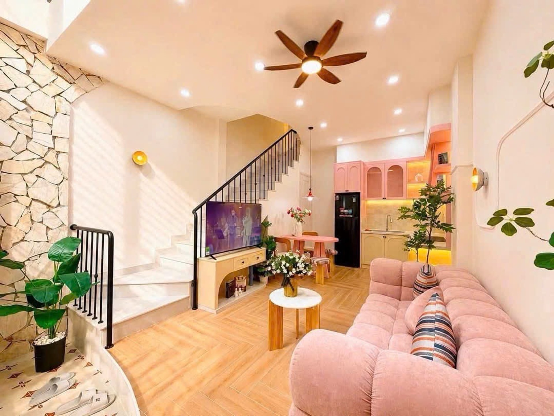 🏡 Căn Nhà 3 Tầng Đẹp Tại Trần Cao Vân- Hơn 3Tỷ - Chỉ Cần Xách Vali Đến!