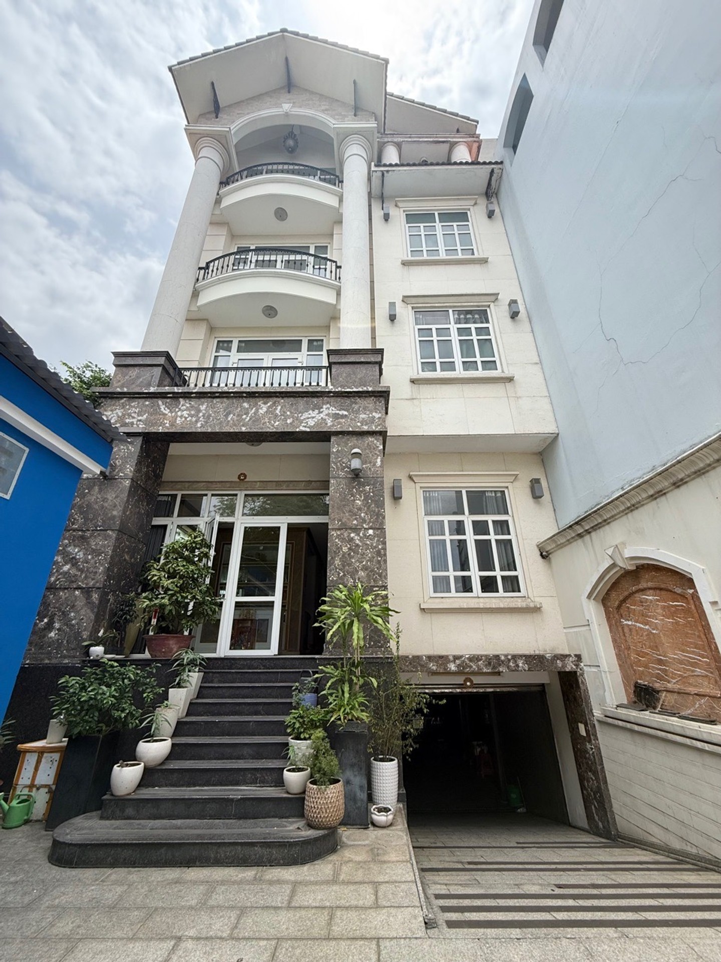 Biệt thự mặt phố thang máy - 5 tầng- Trường Sơn Sân Bay-163m² - 42 tỷ