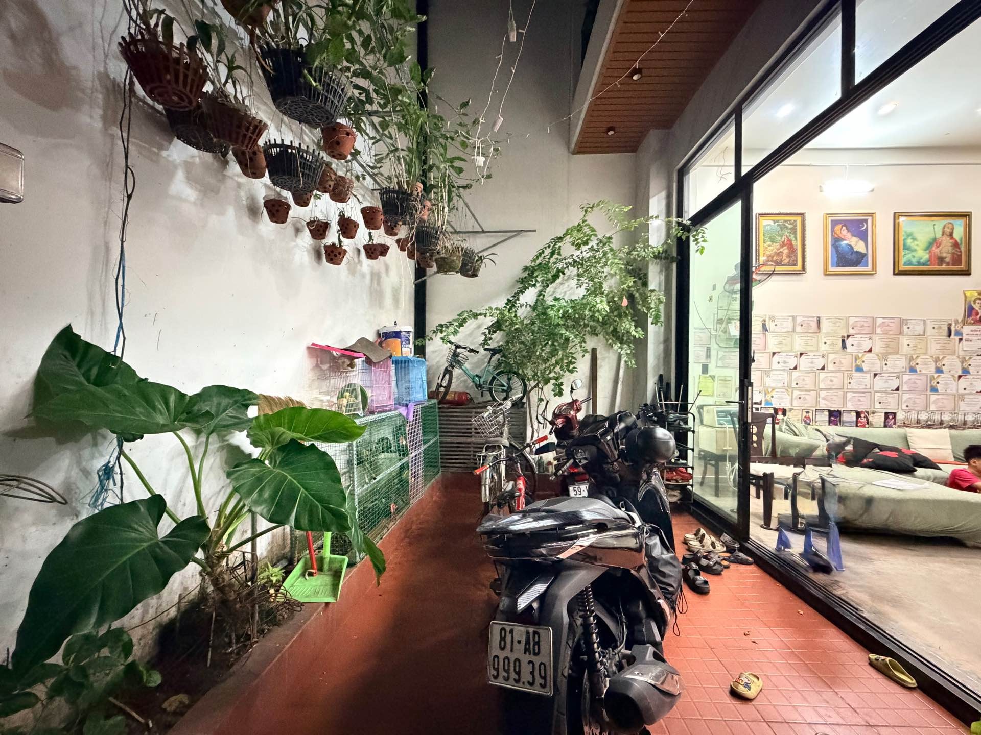 Bán nhà 3 Tầng ngay BV 175 hơn 100m2 chỉ nhỉnh 8ty. Alo Vinh 0902694205 xem nhà ngay.