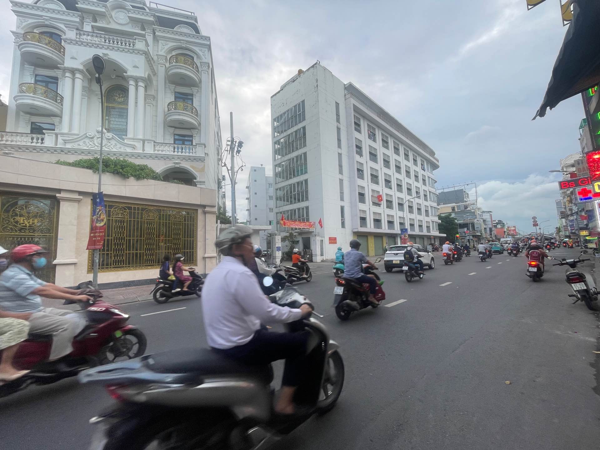 Chỉ 24,x Tỷ - nhà C4, 242m², Ngang 8m, Gò Vấp, gần Sân Bay