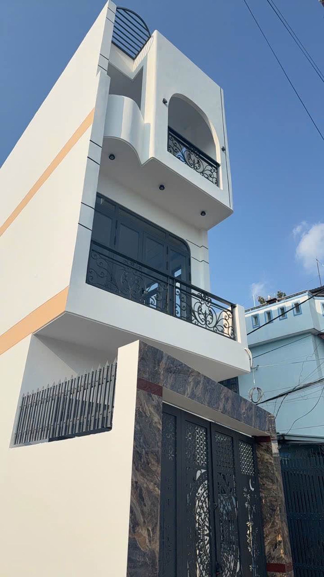 Nhà đẹp full nội thất xịn sang xịn mịn-73.4m² - 3 tầng - 4PN - Bình Hòa, ô tô đỗ cửa - 5.1 tỷ