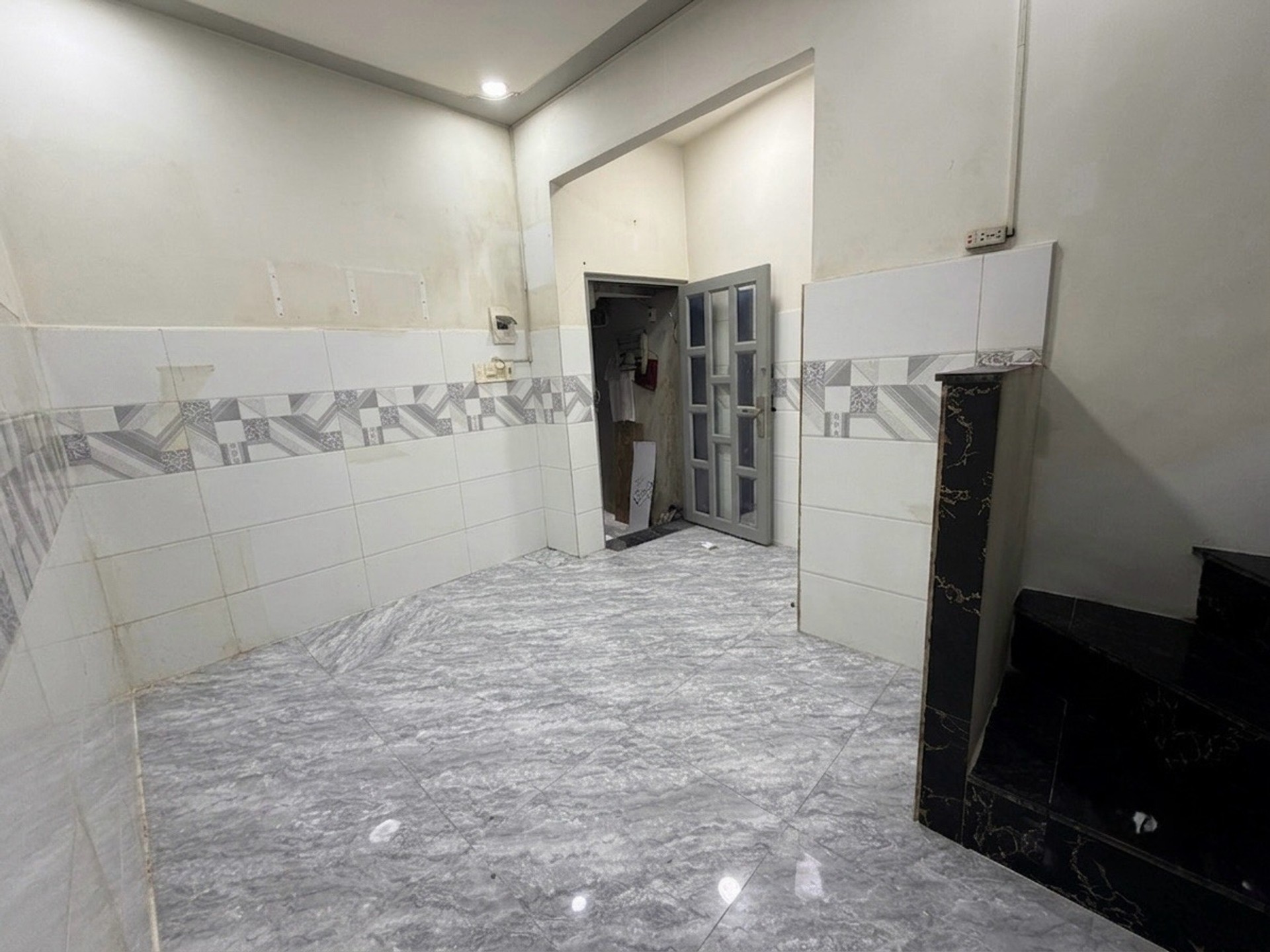 Nhà 3 Tầng Kiên Cố Gần Hẻm Kinh Doanh Sầm Uất, Tân Phú - Cơ Hội Hiếm Có