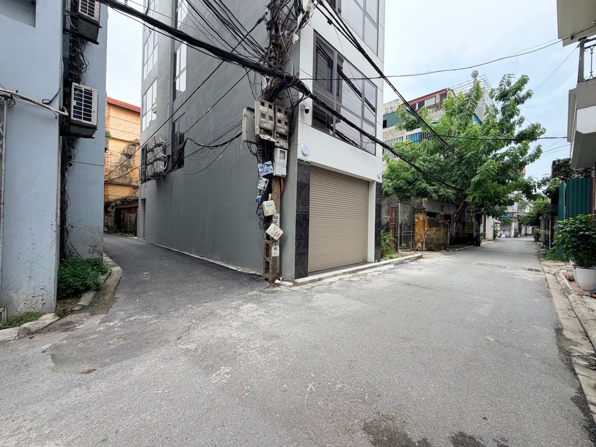 Khó Tìm: Nhà Góc 6 Tầng Đẹp – Đầu Tư Sinh Lời Tại Gia Lâm