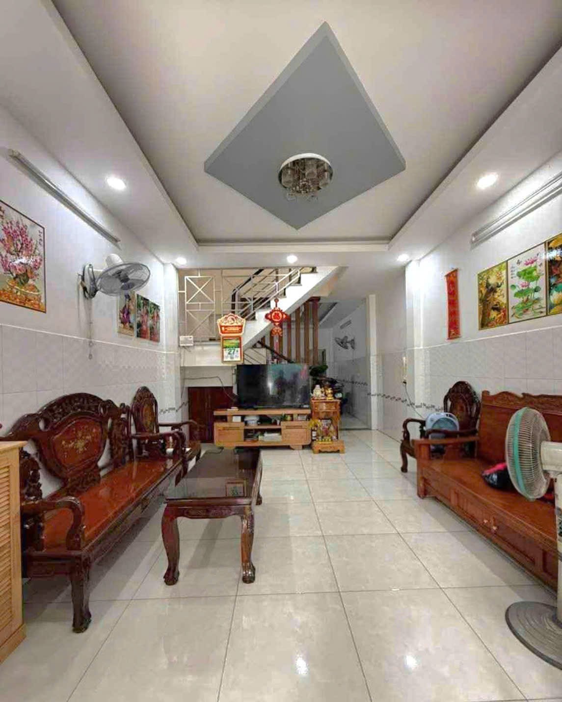 BÁ.N NHÀ ĐẸP CẬP HÔNG TÂ.N KỲ TÂN QUÝ - BTCT - HẺM XE HƠI - DTSD 130M2 - CHỈ 4x$