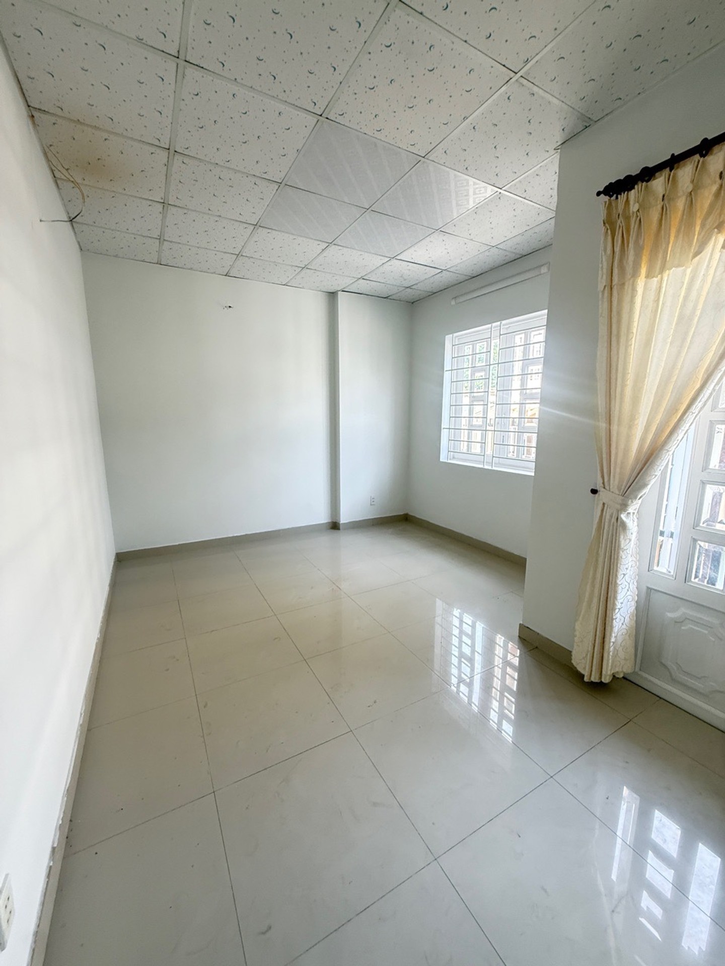 NGAY CHỢ HIỆP BÌNH- NGANG 5M- 2 TẦNG- CẠNH HẺM XE HƠI- GIÁ 4.7 TỶ