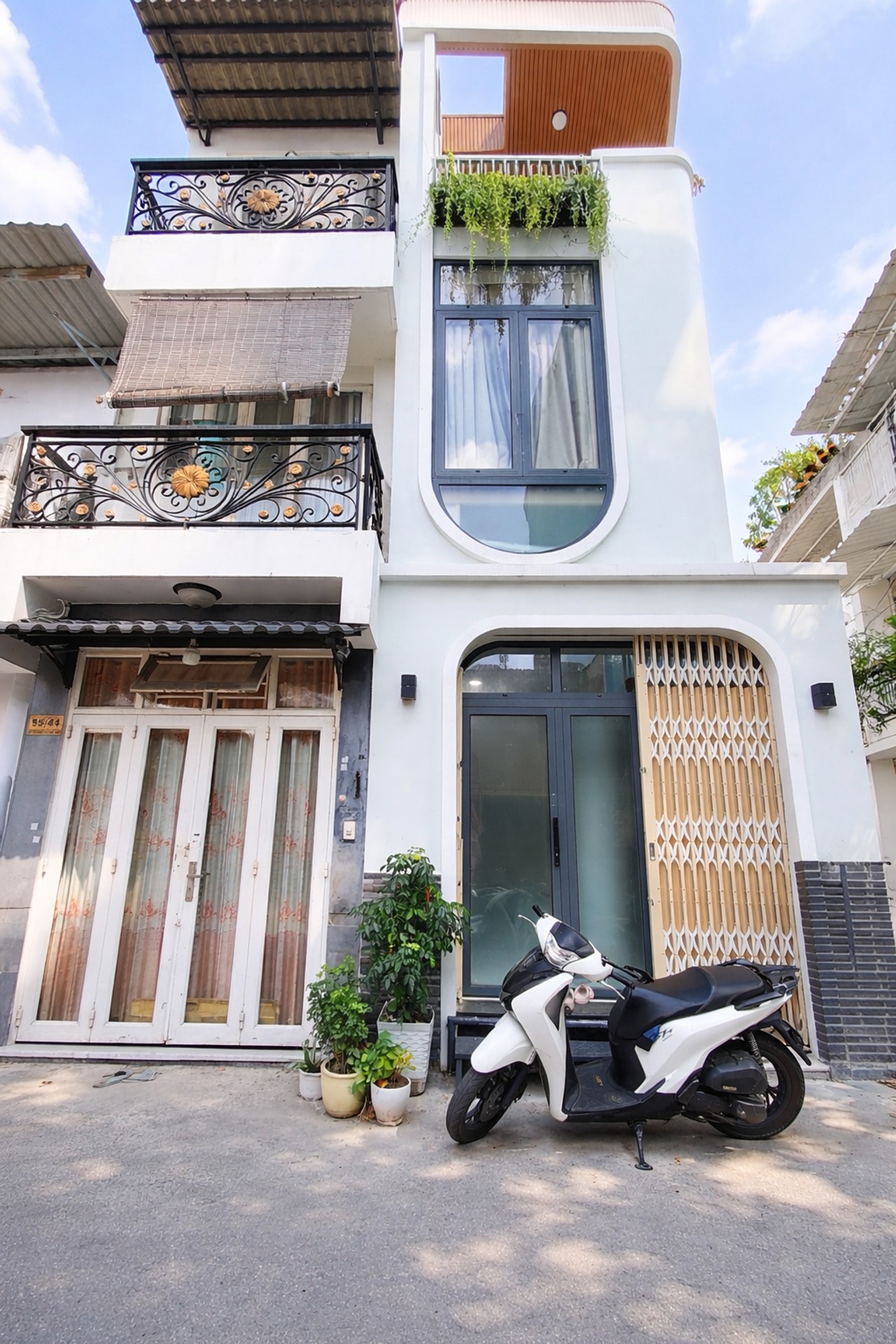 Nhà hẻm ô tô sát mặt tiền Quận Bình Thạnh, 42m2, giá 9.5 tỷ, cơ hội hiếm có