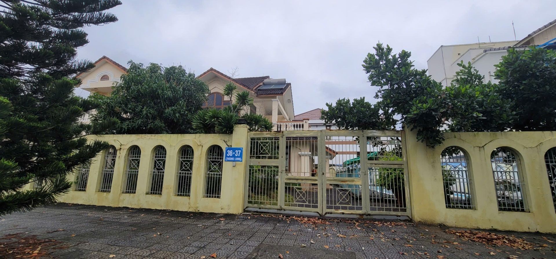 Biệt thự sang trọng 2 tầng mặt phố Thăng Long, view sông tuyệt đẹp