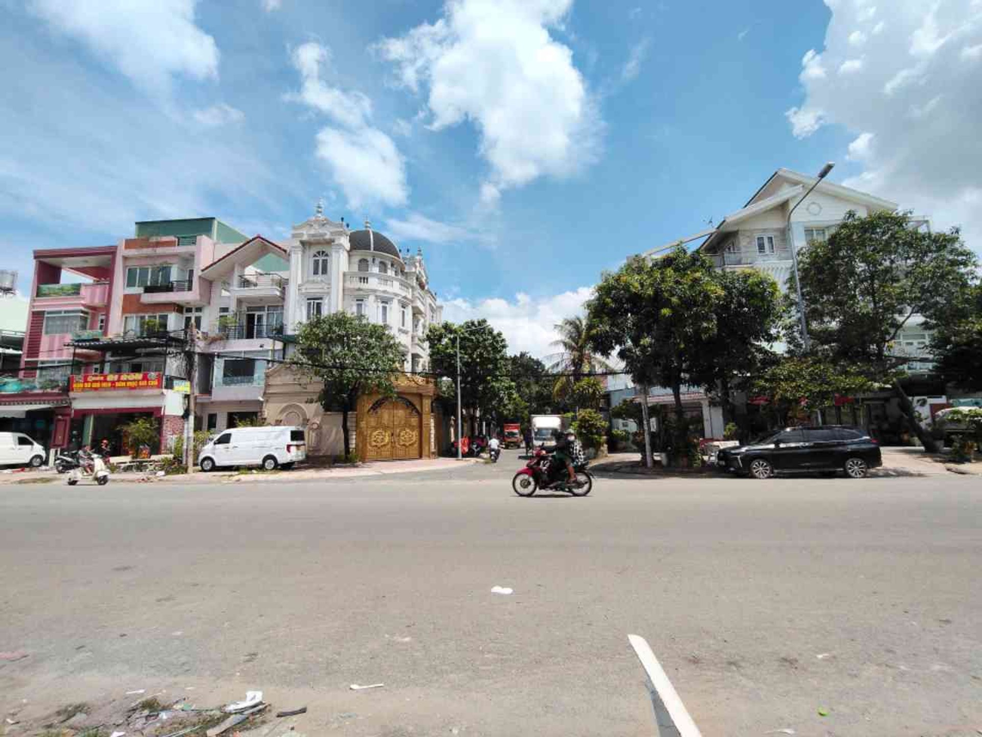 Đất Vị Trí Vàng - Tiện Nghi Đầy Đủ!