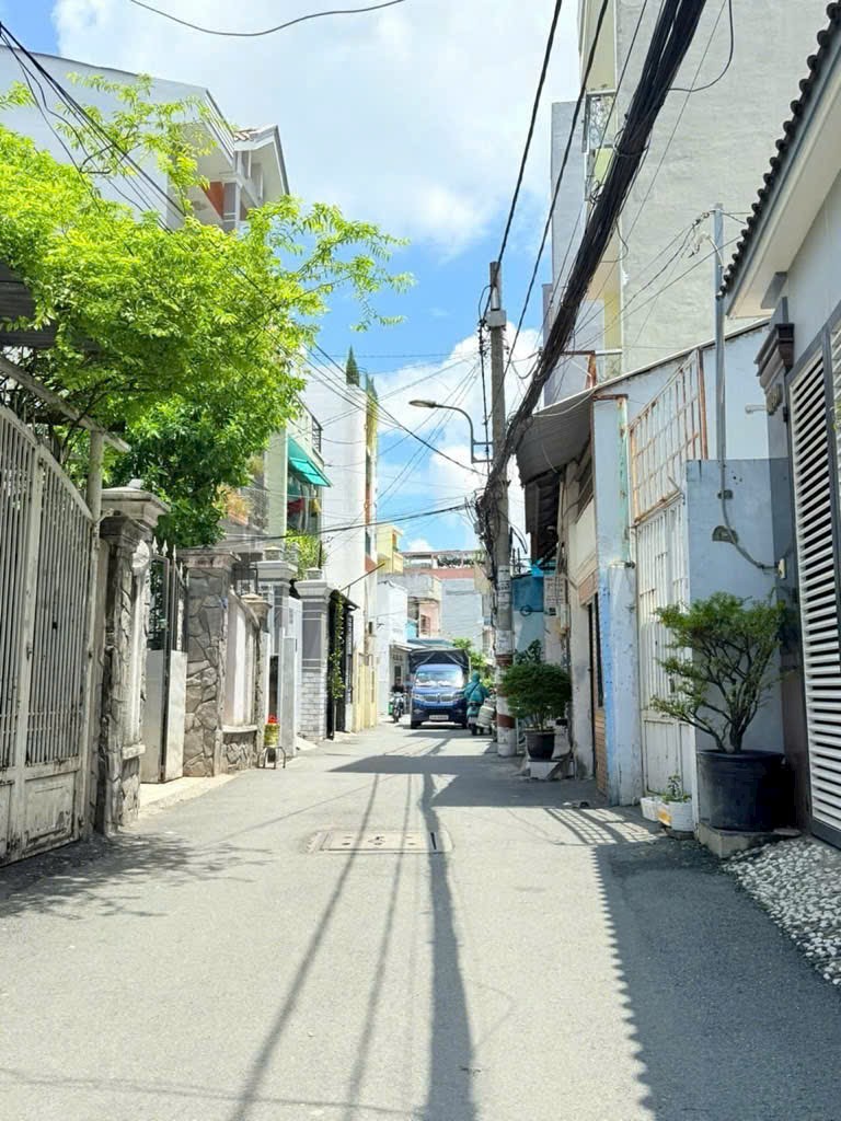 Nhà 2 tầng, 4,1x19m. Nở hậu. Chỉ hơn 6 tỷ. HXH 1/ Đs3 Nguyễn Văn Khối, Phường Thông Tây Hội, Gò Vấp