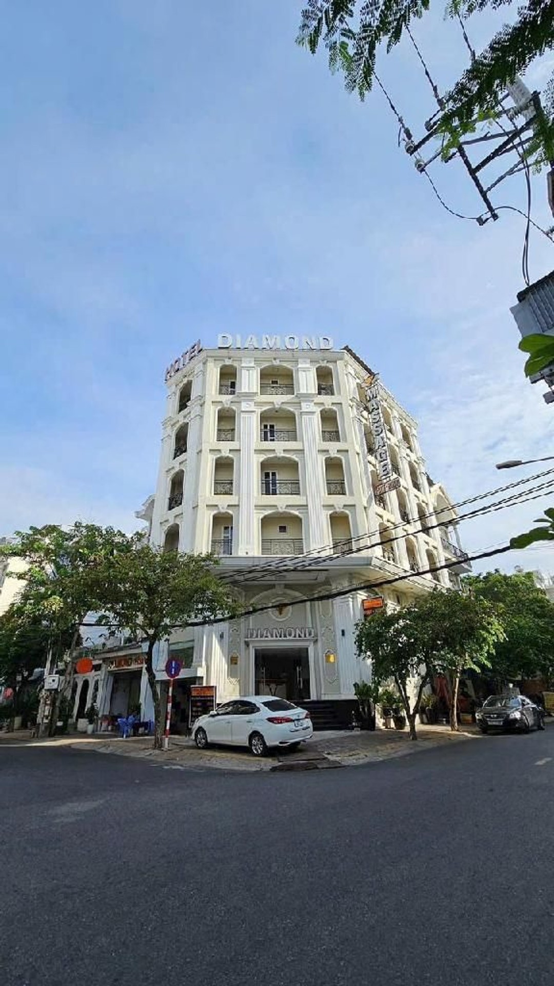 Đầu Tư Nhà Phố Sang Trọng Tại Quận 7 - 8 Tầng Đẳng Cấp, Giá Chỉ 43.8 Tỷ VNĐ