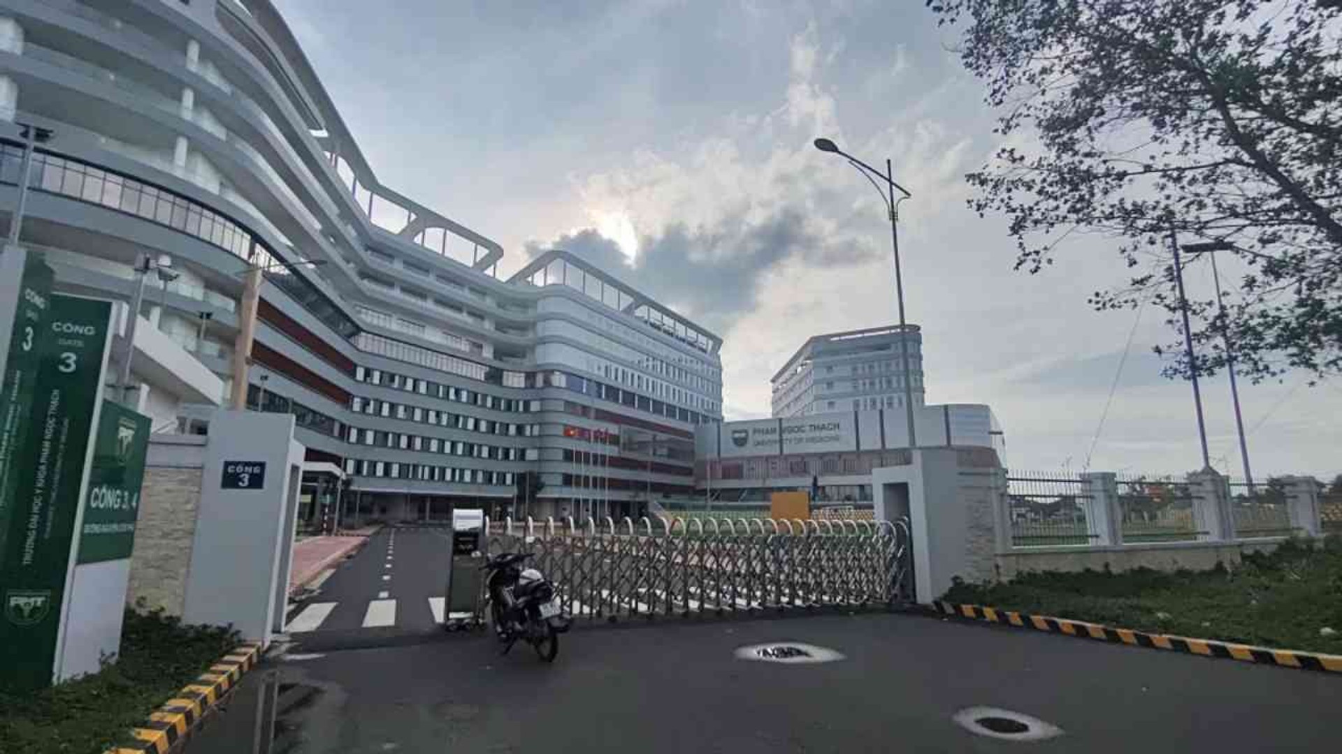 Cơ hội hiếm có sở hữu nhà phố mặt tiền rộng ngay Bình Chánh với giá tốt