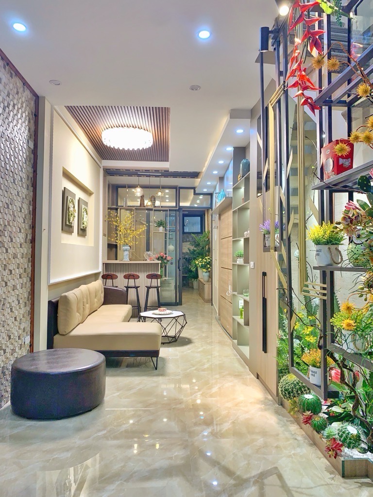 Bán Nhà 5 Tầng Nguyễn Văn Cừ Gần Trung Tâm Thương Mại Khu Vip Nhất Quận Long Biên