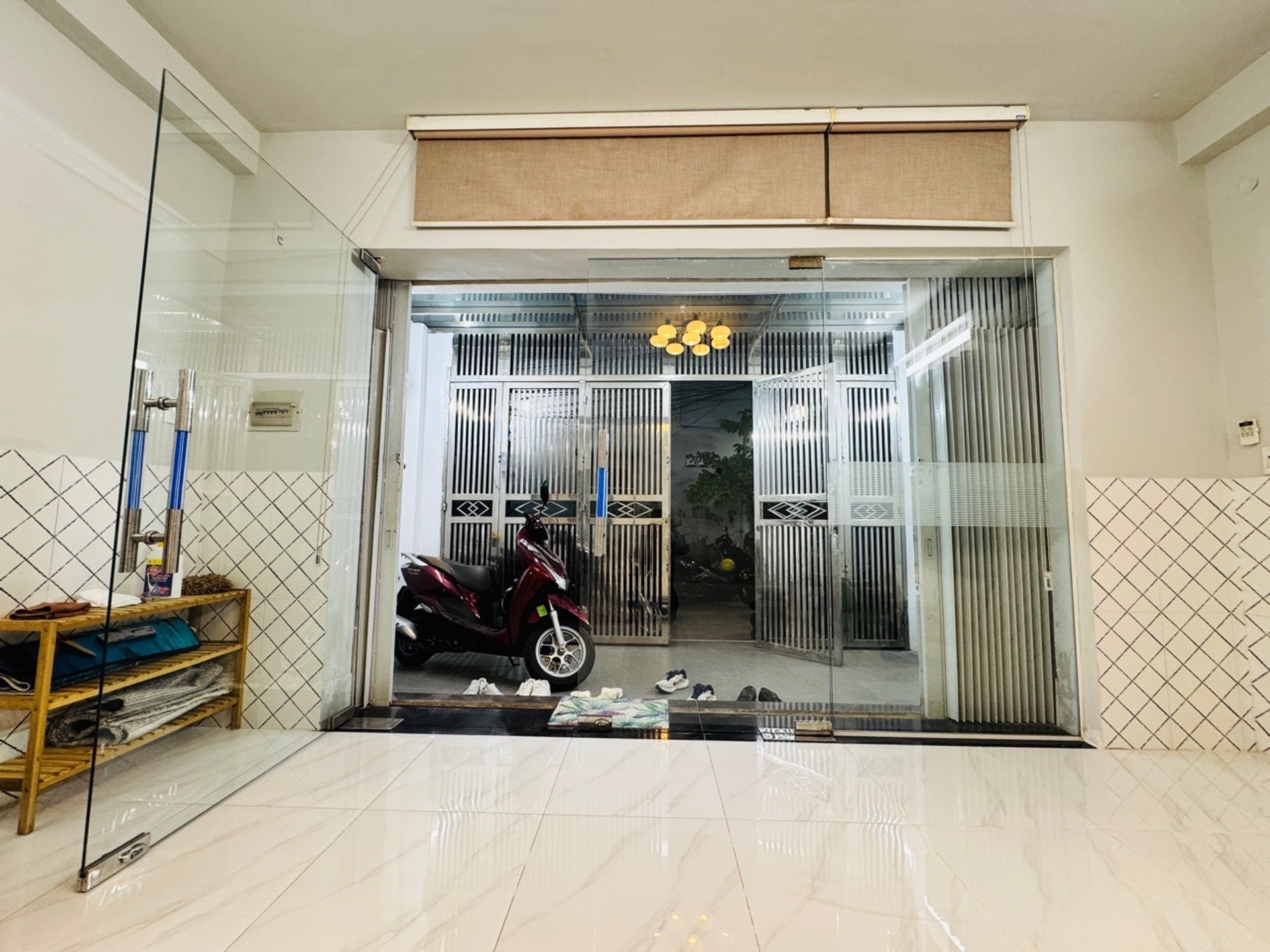 Cơ Hội Vàng Sở Hữu Nhà Đẹp Hẻm Xe Tải Phạm Hùng Chỉ 5,7 Tỷ!