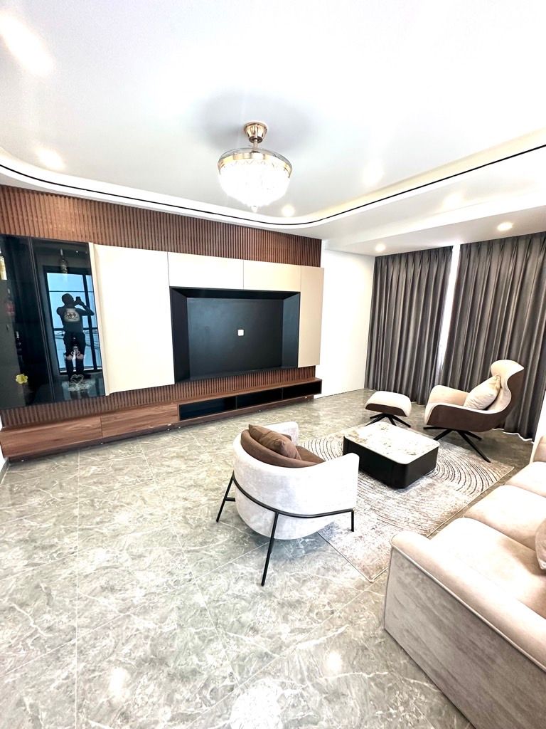 Nhà Hiện Đại Có Thang Máy, Mặt Tiền Rộng, Giá Đáng Mua tại Long Biên Hà Nội