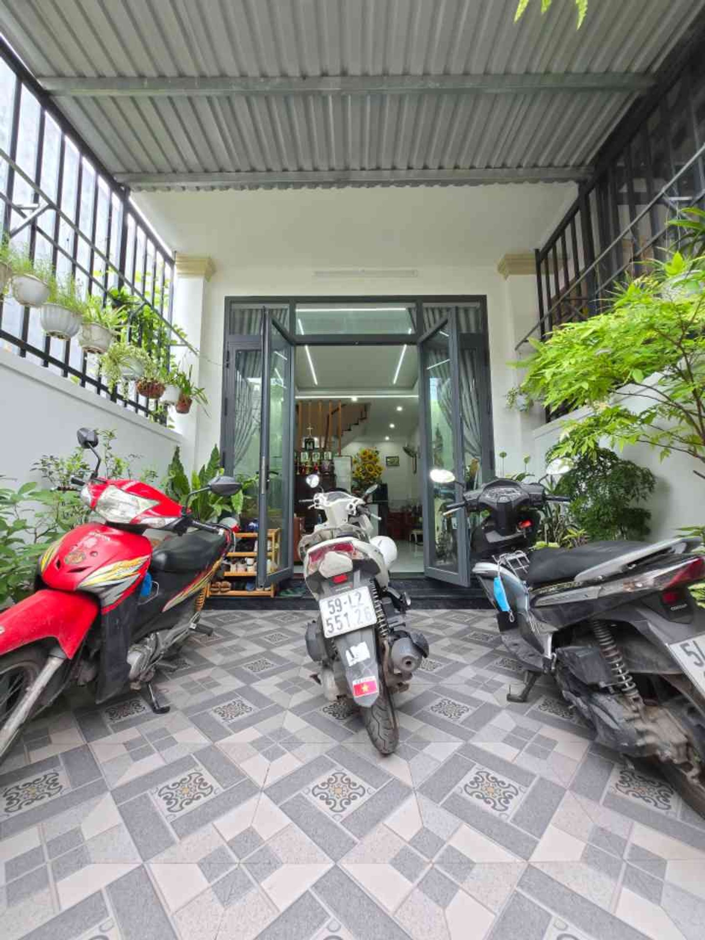 Bán nhà riêng 2 tầng hai mặt tiền tại Thuận Giao, hẻm xe hơi