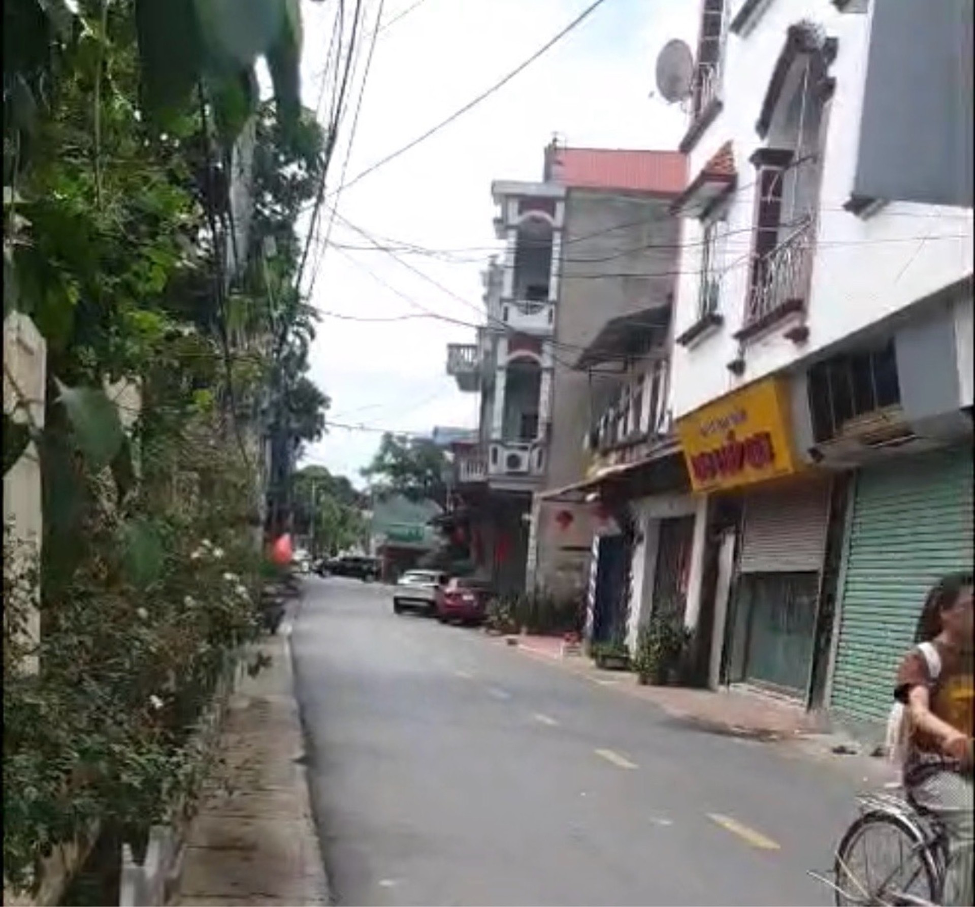 Nhà Mặt Phố Kinh Doanh Sầm Uất Nhất Hiền Ninh