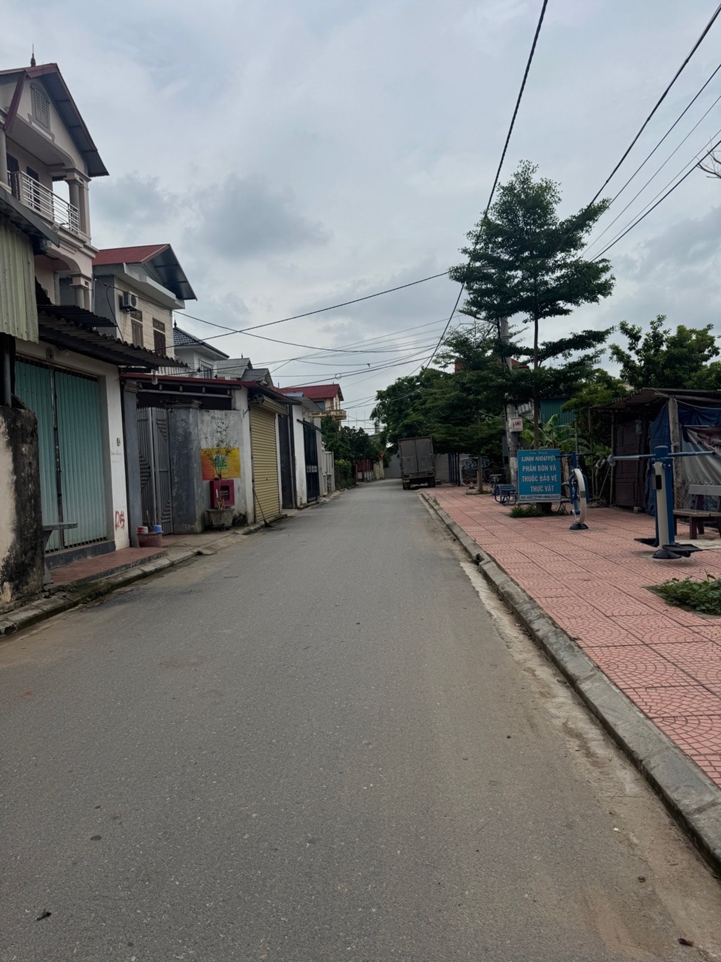 Chính chủ Em cần ra gấp lô đất 101m tại Phù Trì - Quang Minh . Mặt tiền rộng 7m giảm thêm 400tr nữa