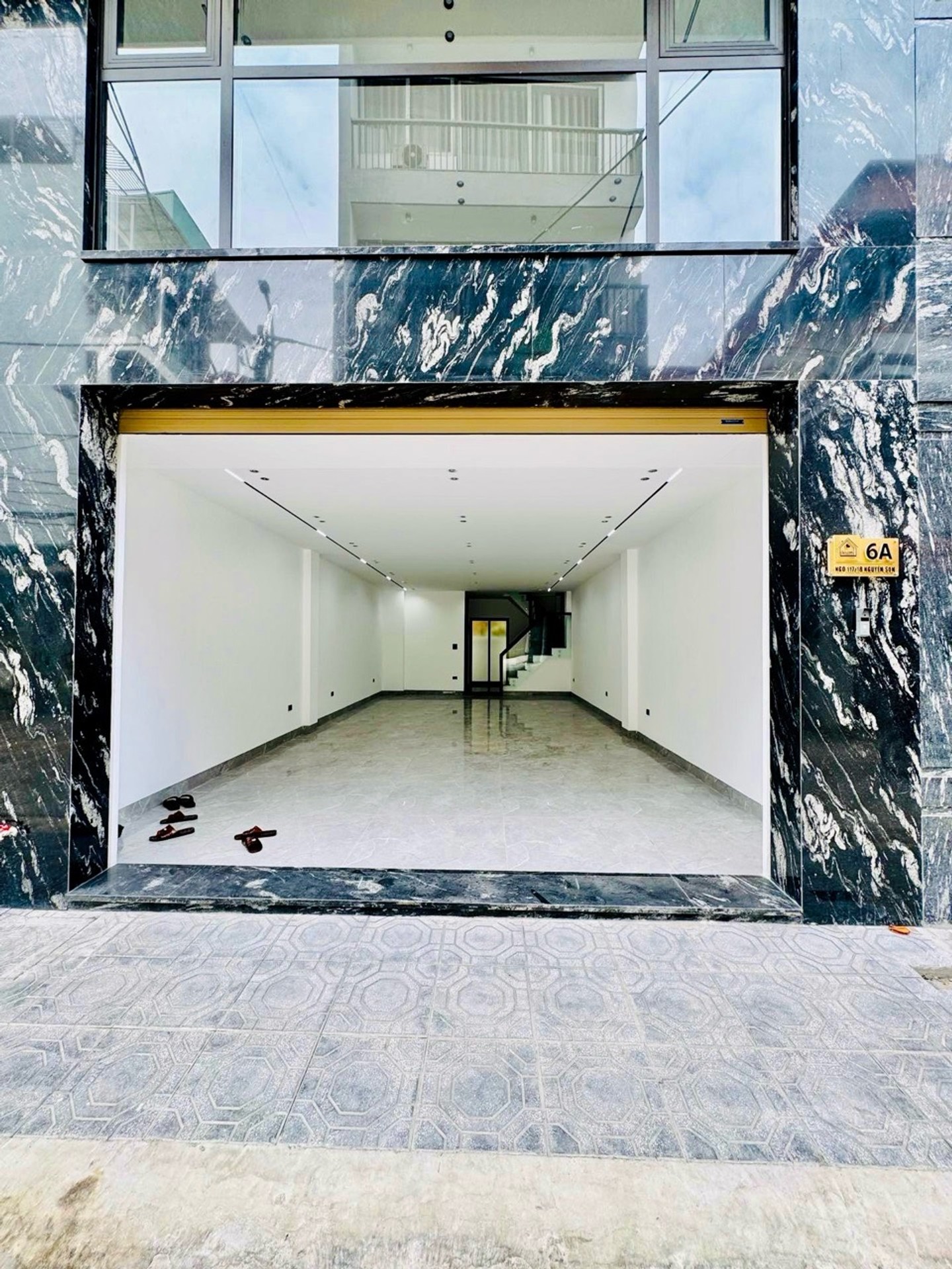 Bán nhà mặt phố 8 tầng phường trung tâm, diện tích 71.2m2, thang máy, mặt tiền 5.2m