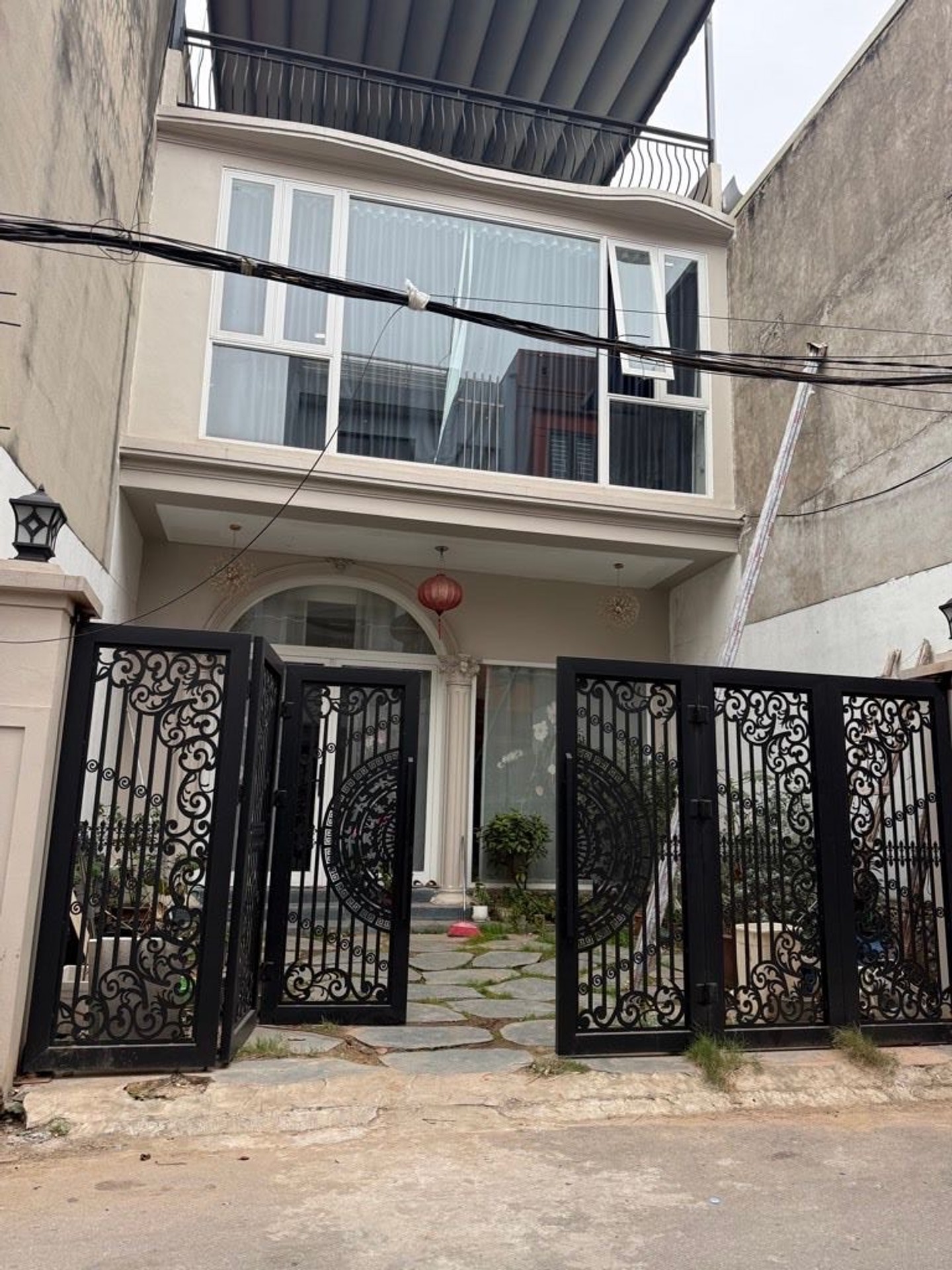 Nhà 3 tầng thiết kế hiện đại tại Đông Trù với diện tích 105m²