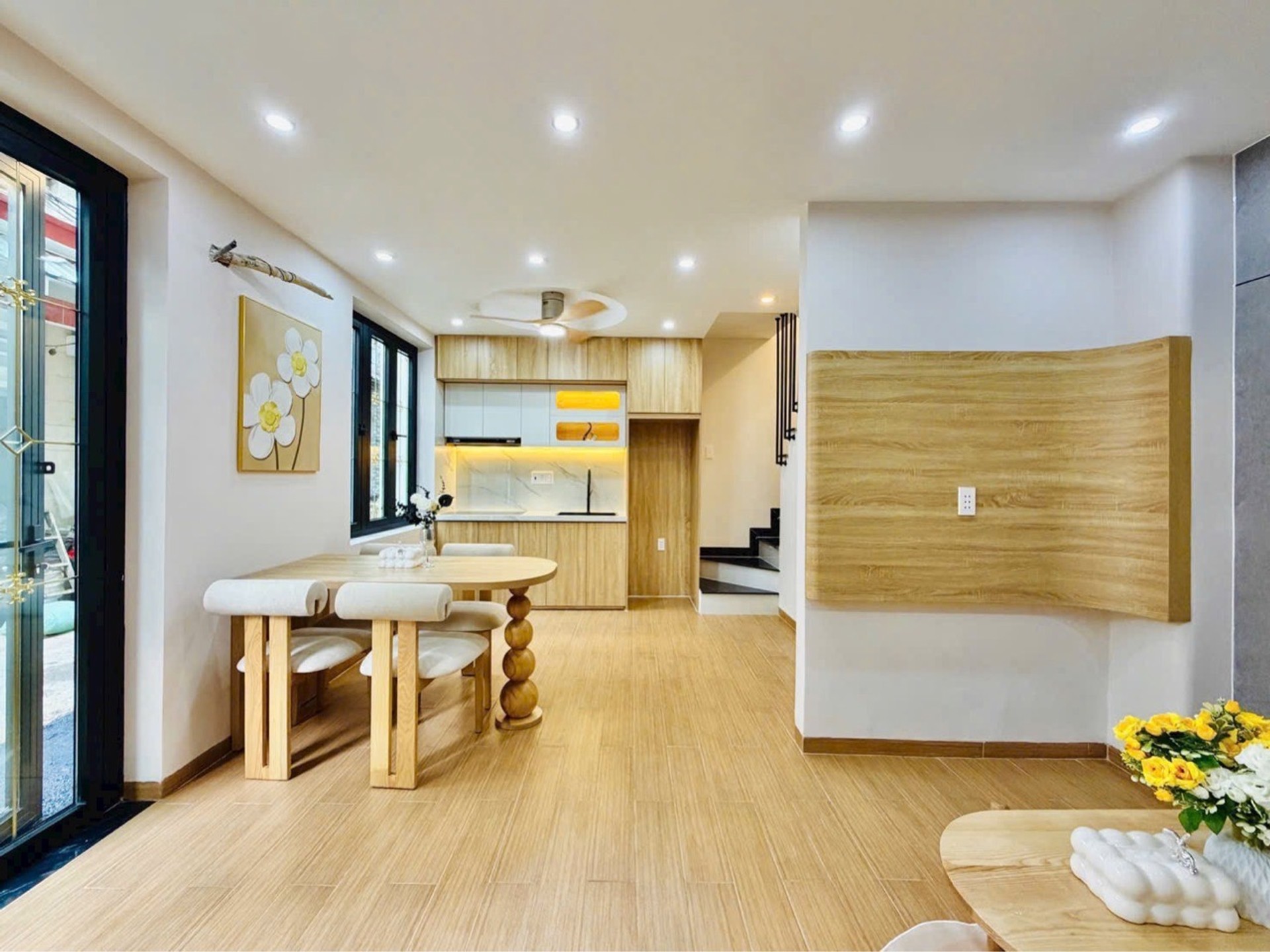 Bán Nhà Mới Ngang 6M - 3Tầng - Giáp Bình Thạnh Phú Nhuận - Gần Mặt Tiền - Ở Ngay