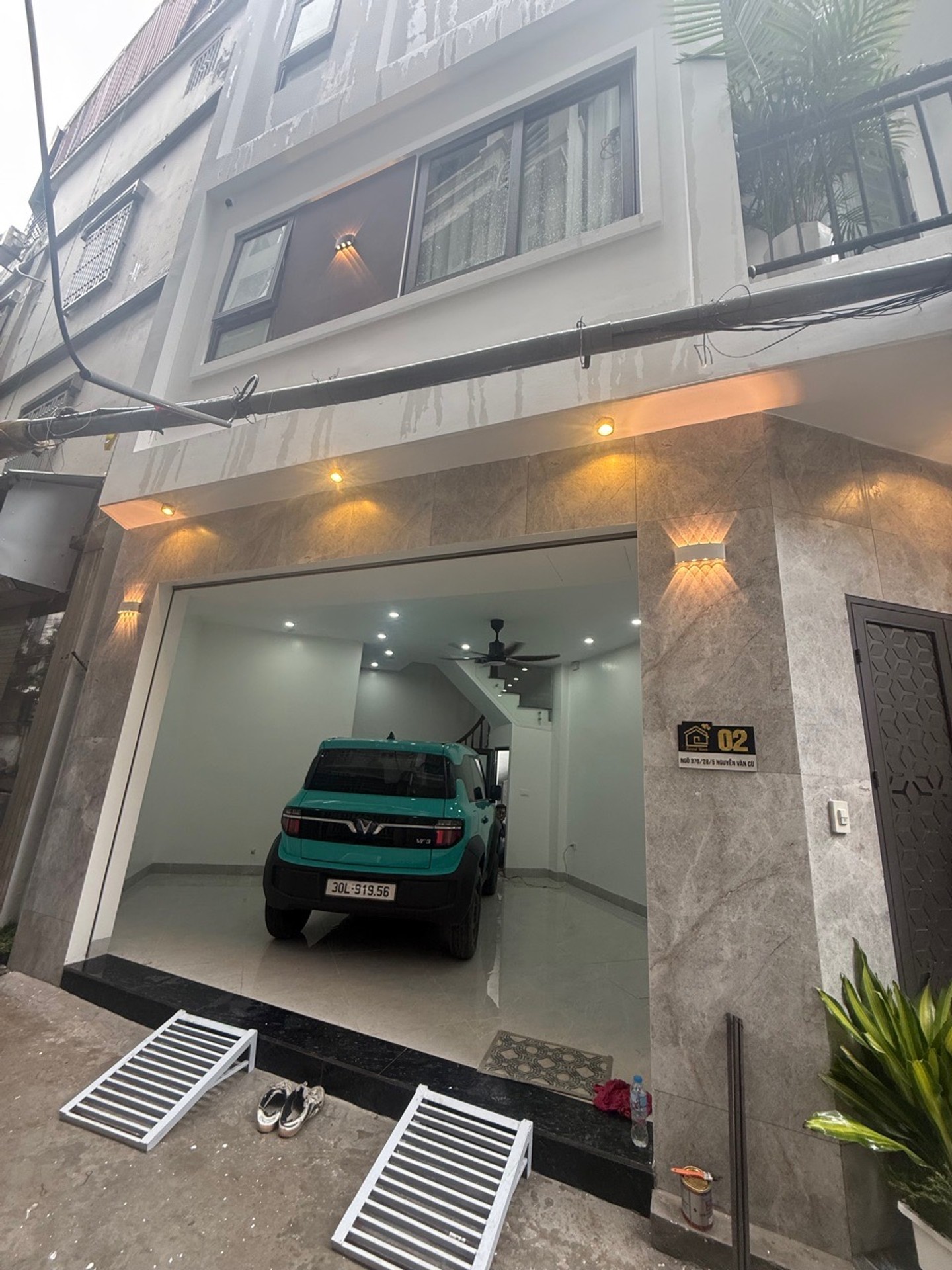 Bán nhà riêng 6 tầng, 33.7 m², phường Bồ Đề, thiết kế sang trọng, giá 11 tỷ