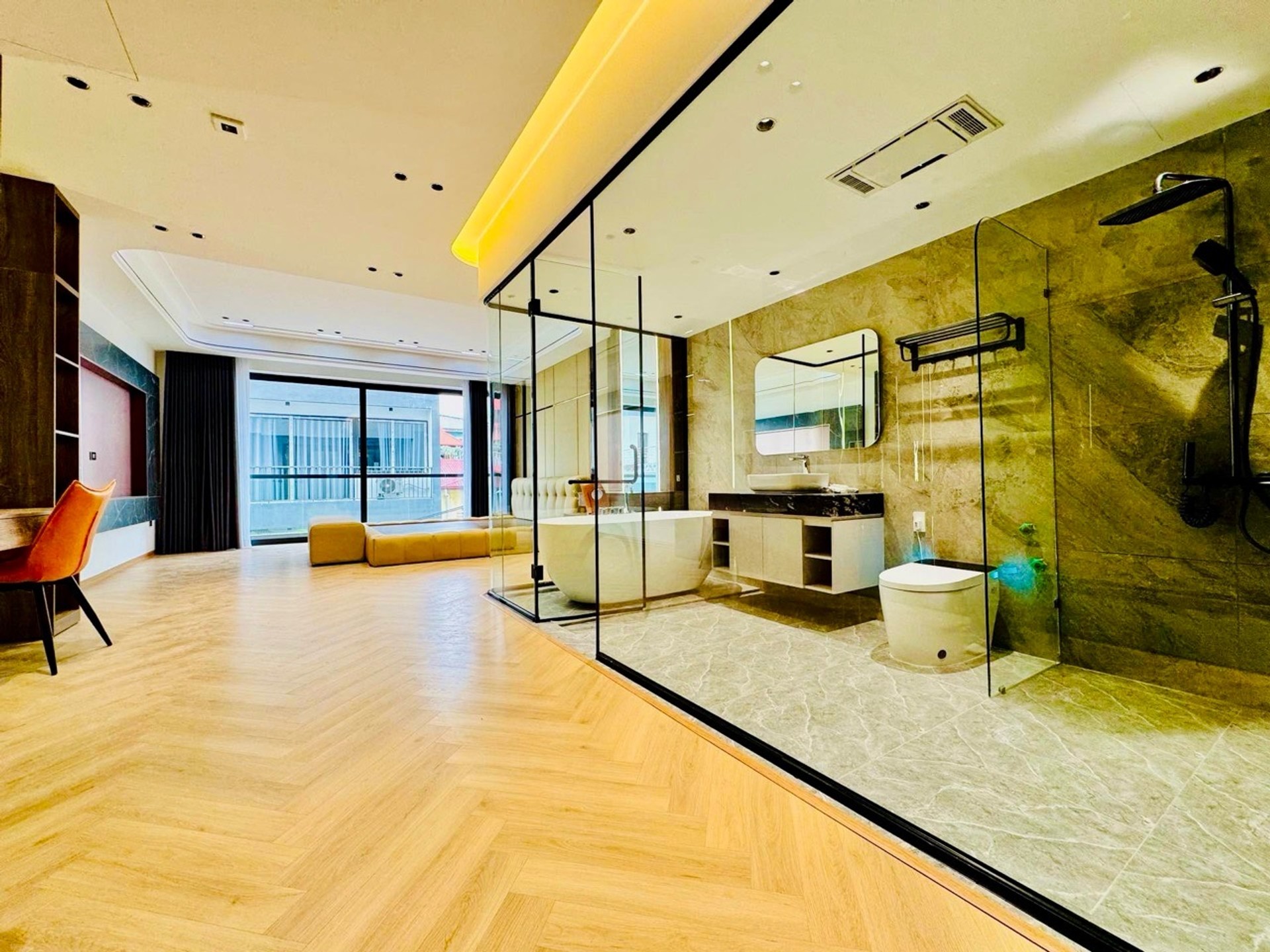 BÁN NHÀ ĐẸP Ở NGAY 8 TẦNG THANG MÁY- KHU KINH DOANH SẦM UẤT