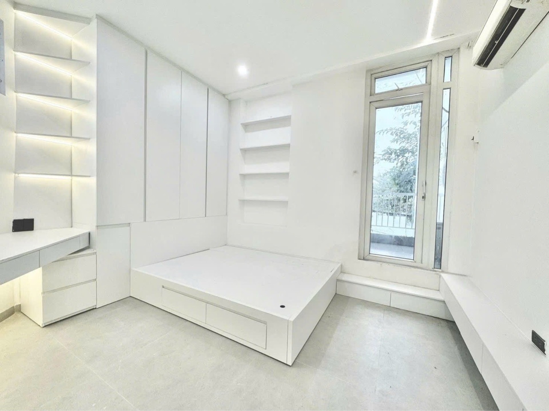 Nhà Mặt Phố Sang Trọng - Vị Trí Đắt Giá Tại Hải Châu, Đà Nẵng