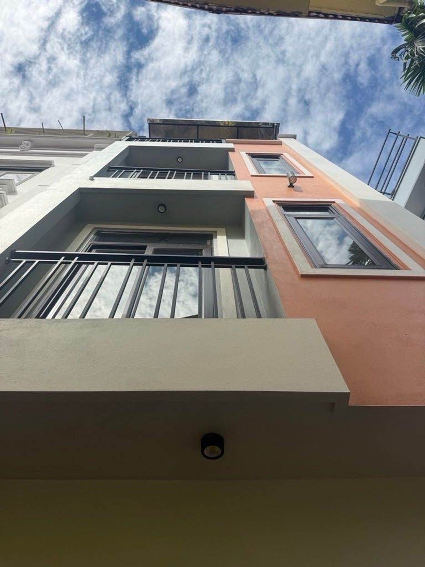 NHÀ NGAY NGÕ 42 HỒ SÀI ĐỒNG-HAI MẶT THOÁNG - CÁCH OTO TRÁNH CHỈ 15M- NGÕ NÔNG- CHỦ TỰ XÂY MỘT CĂN
