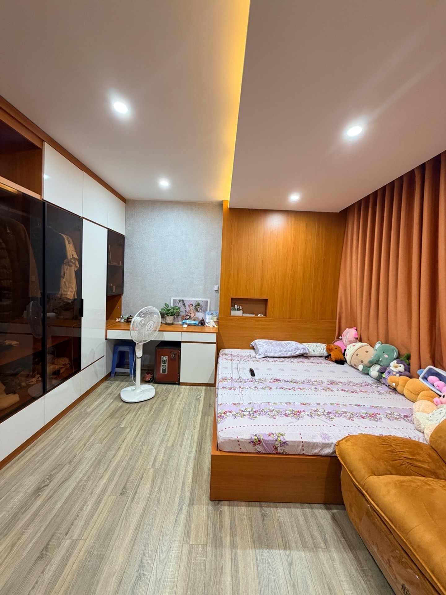 Bán nhà riêng 4 tầng Nguyễn Văn Cừ, thiết kế hiện đại, nội thất đầy đủ