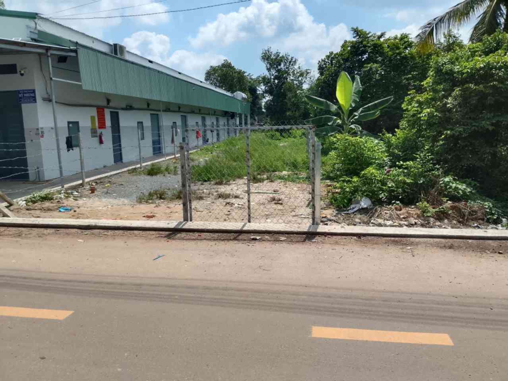 MẶT TIỀN HỘI NGHĨA 34 (ĐƯỜNG THÔNG) - TÂN UYÊN - 900M² CÓ 100M² THỔ CƯ - NỞ HẬU TÀI LỘC
