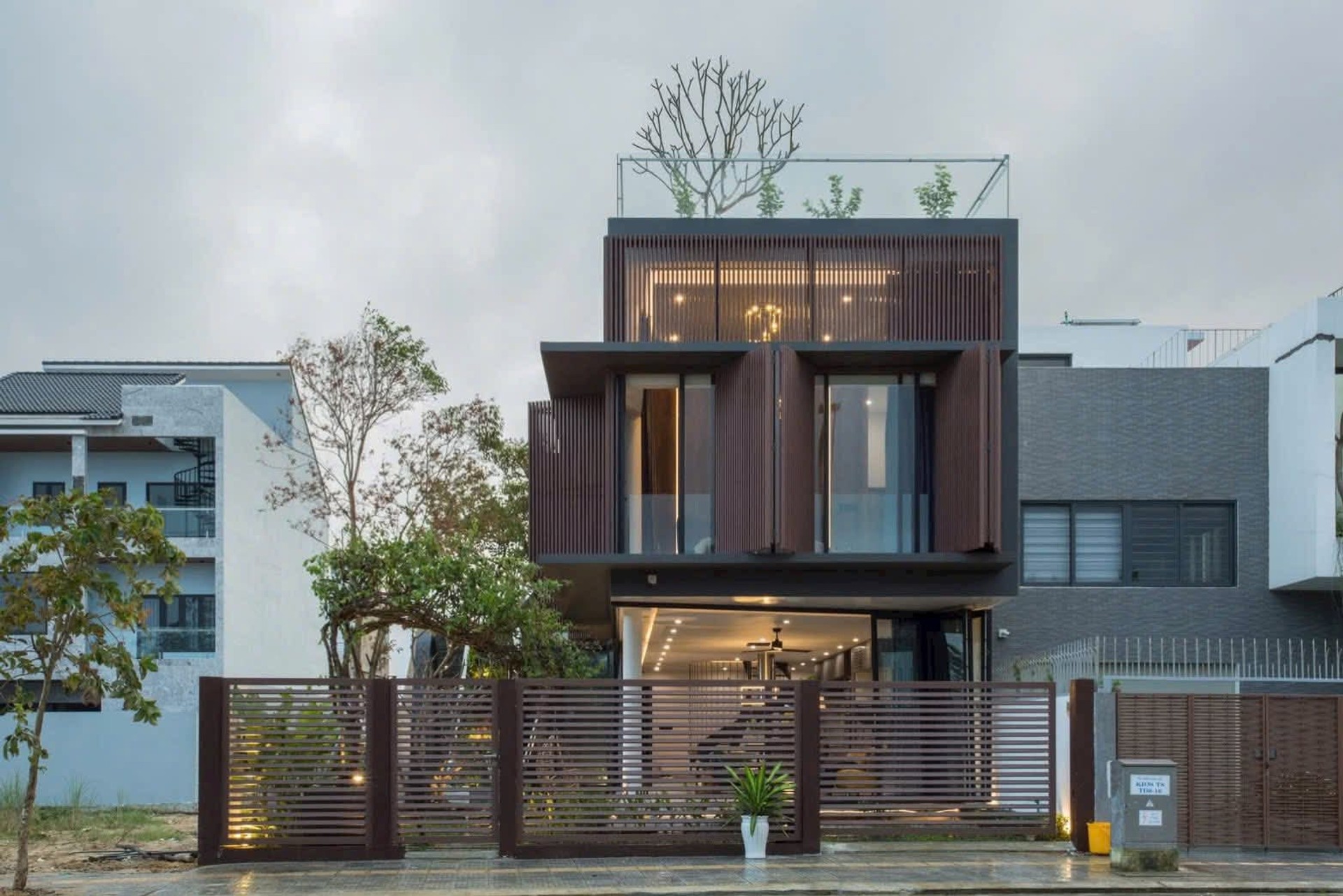0762.658.925 – HIỀN | HOUSE OF ONE PIECE – KĐT FPT – 250M² – 20,5 TỶ